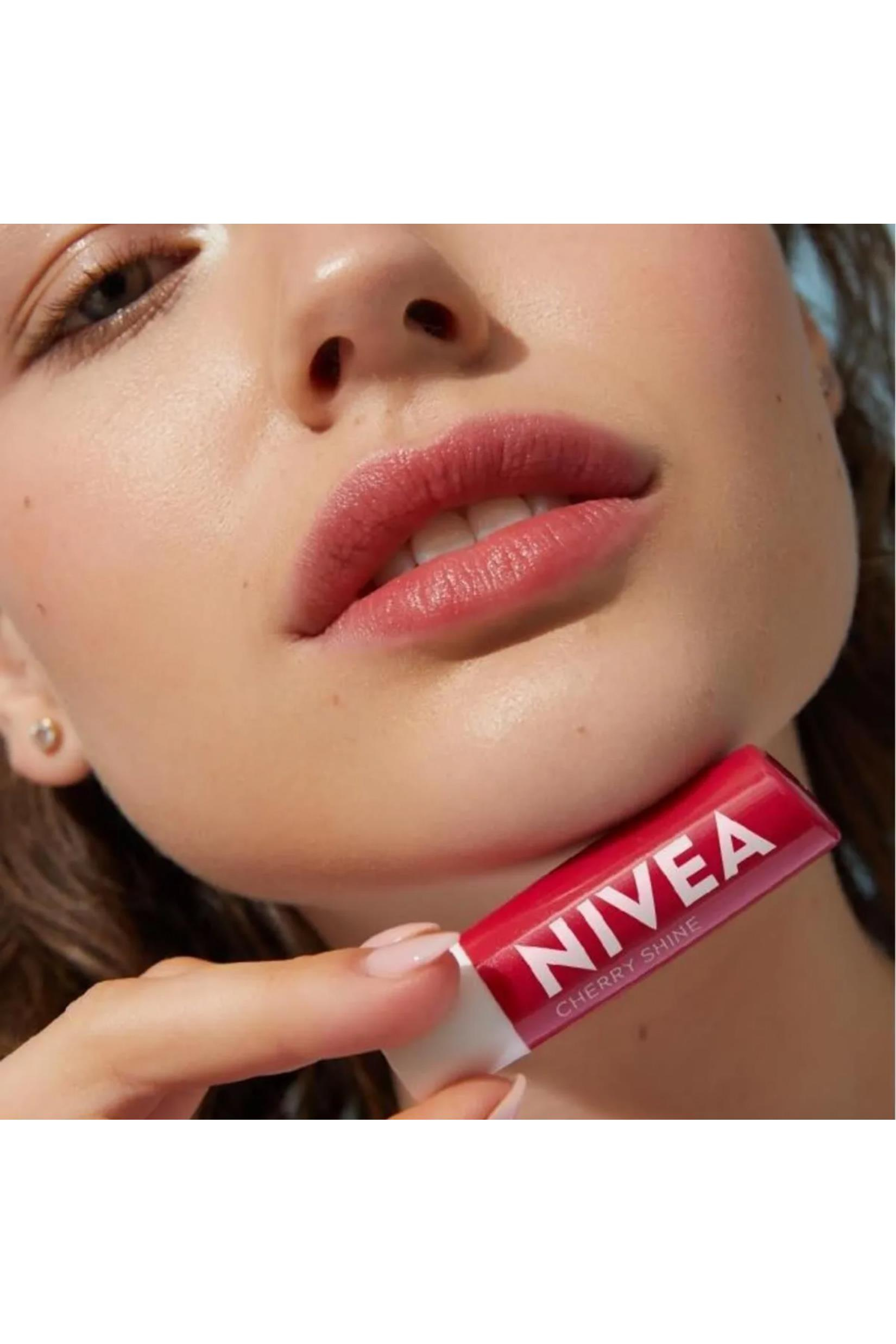 NiveaNivea Dudak Bakım Kremi Cherry Shine Kiraz Aromalı 4.8 grNivea Lip Stick Kiraz 24 Saat Nem Fiyatı ve Özellikleri | Mutlufiyatlar