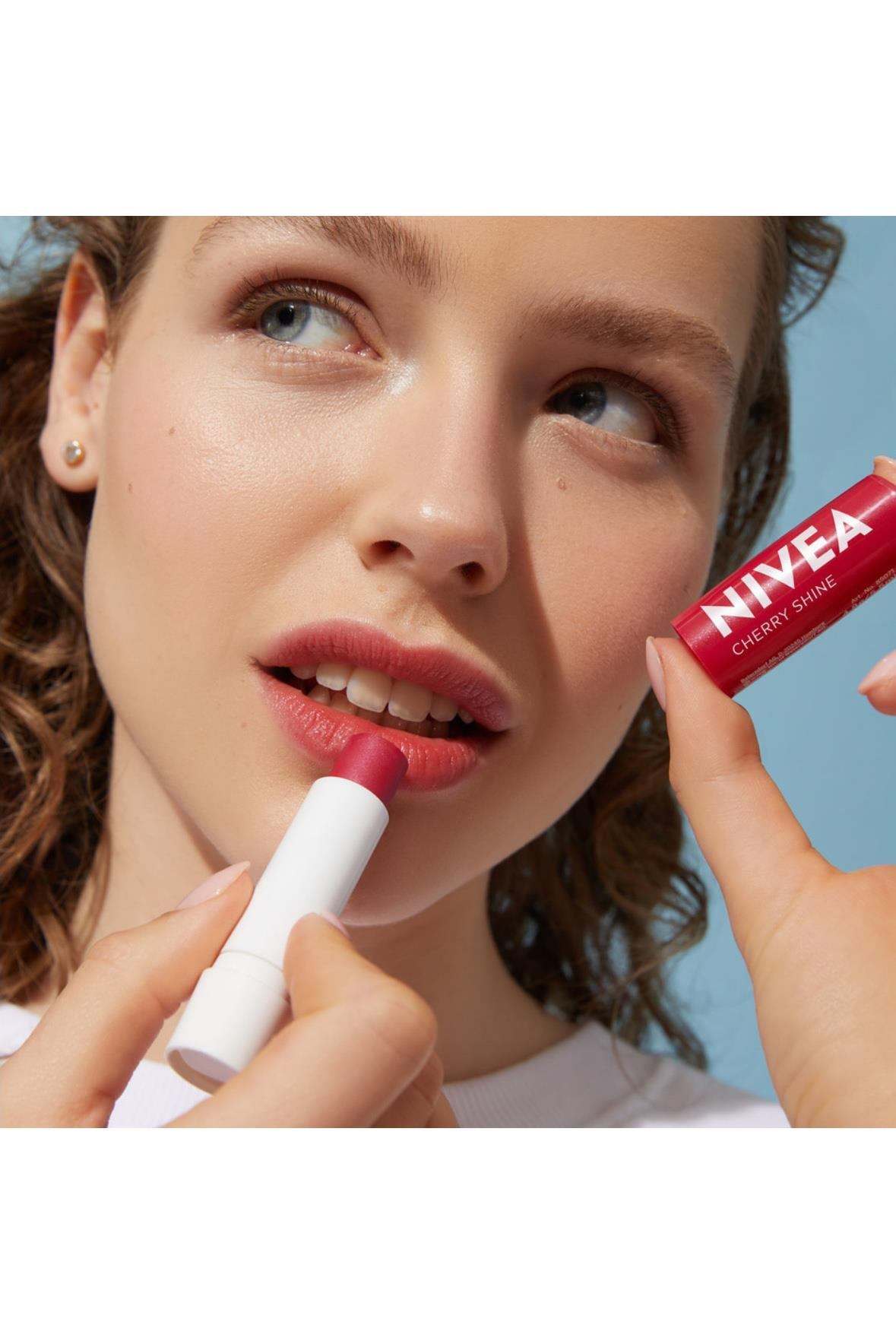 NiveaNivea Dudak Bakım Kremi Cherry Shine Kiraz Aromalı 4.8 grNivea Lip Stick Kiraz 24 Saat Nem Fiyatı ve Özellikleri | Mutlufiyatlar