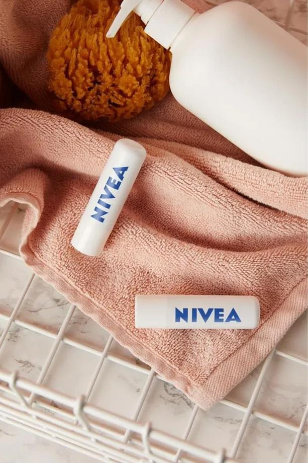 NiveaNivea Dudak Bakım Kremi Med Repair SPF 15 4.8 gr Nivea Lip Med Protection | Koruyucu ve Nemlendirici Dudak Bakımı