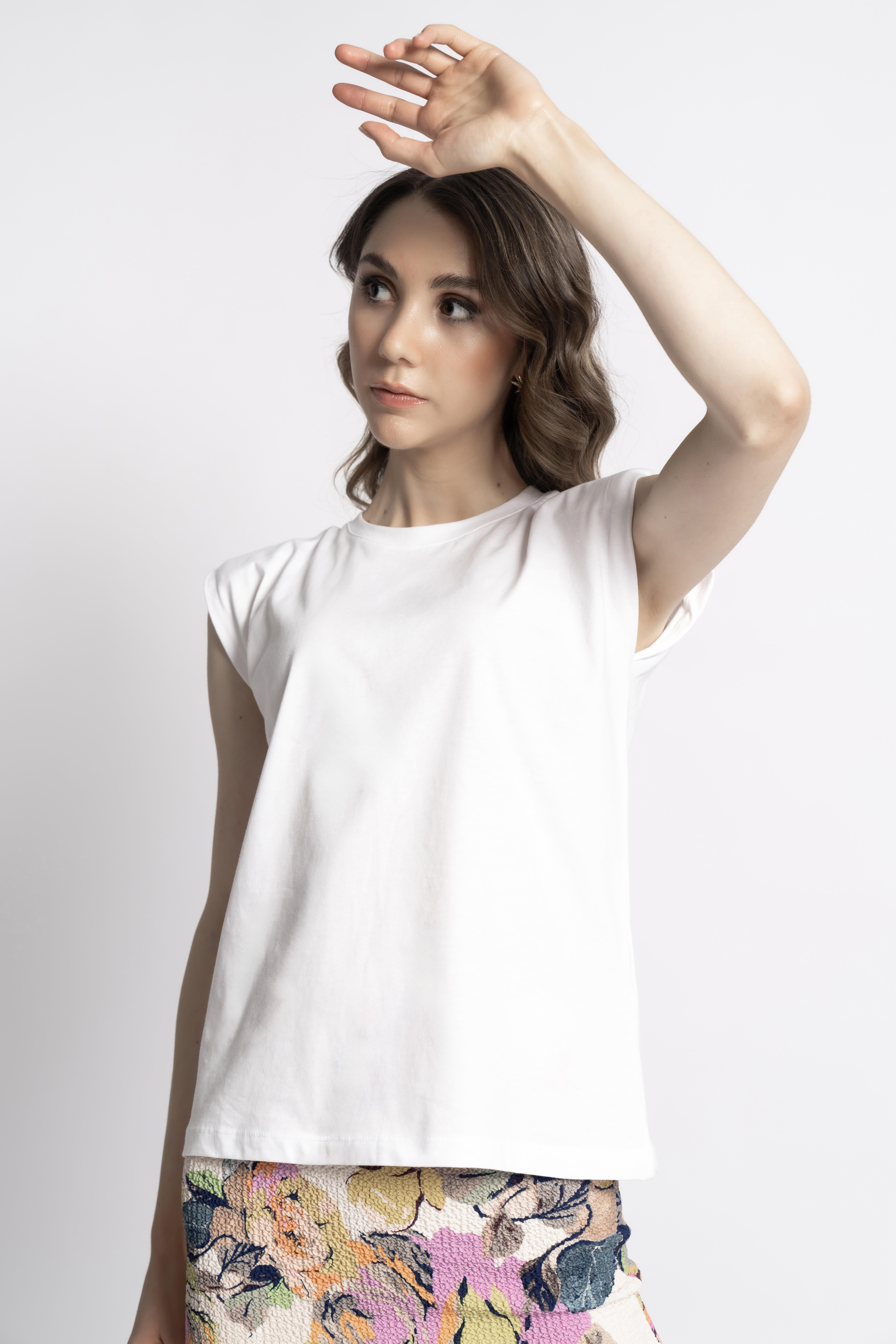 Beyaz Vatkalı T-shirt