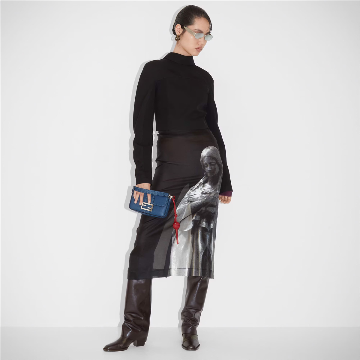 Fendi Cut Out FE 40153U 16C