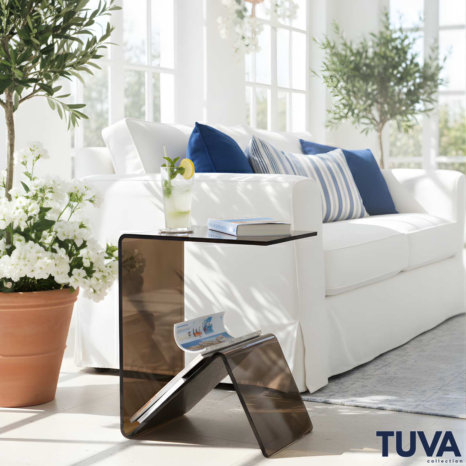 Elan – Tek Parça Bükümlü Şeffaf Akrilik Modern Sehpa | Çarpraz Dengeli Avangard Tasarım | Tuva Premium Mobilya