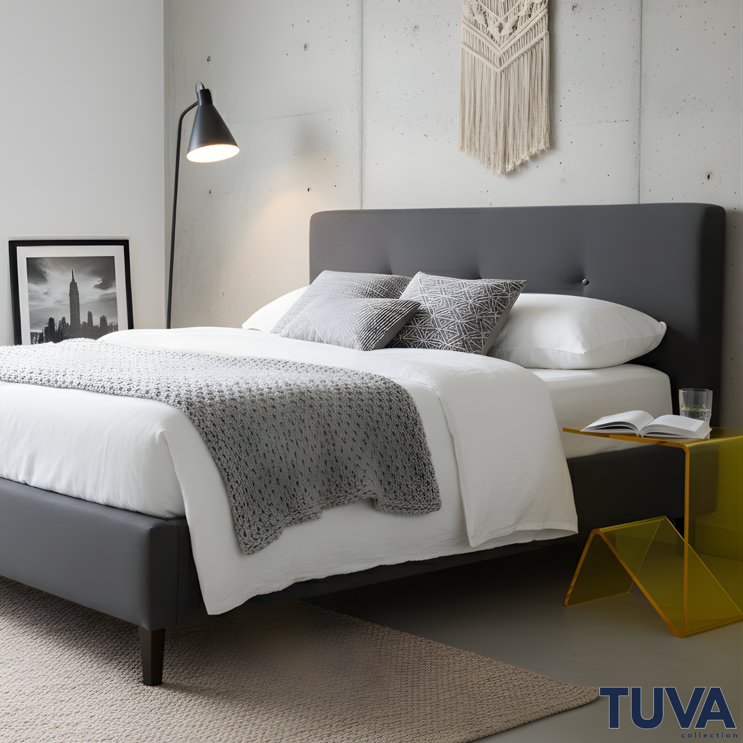 Elan – Tek Parça Bükümlü Şeffaf Akrilik Modern Sehpa | Çarpraz Dengeli Avangard Tasarım | Tuva Premium Mobilya