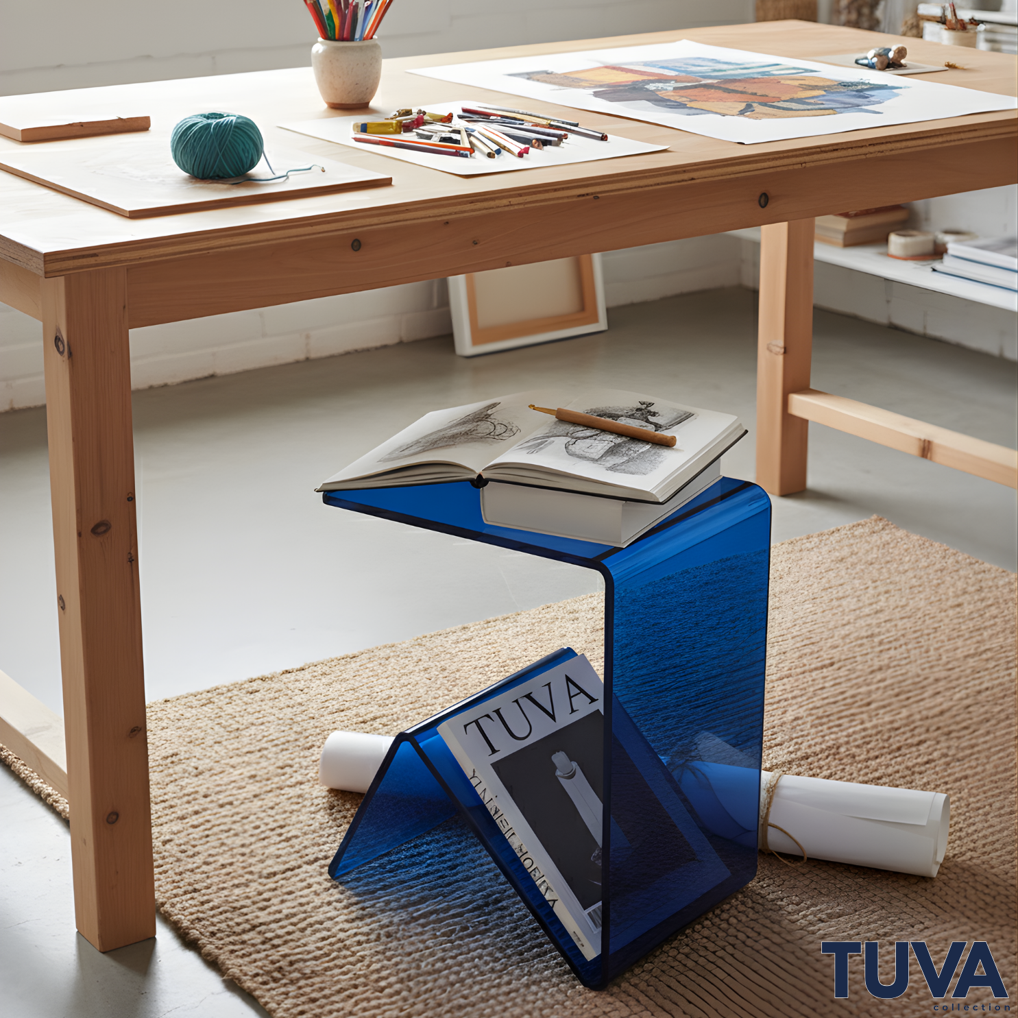 Elan – Tek Parça Bükümlü Şeffaf Akrilik Modern Sehpa | Çarpraz Dengeli Avangard Tasarım | Tuva Premium Mobilya