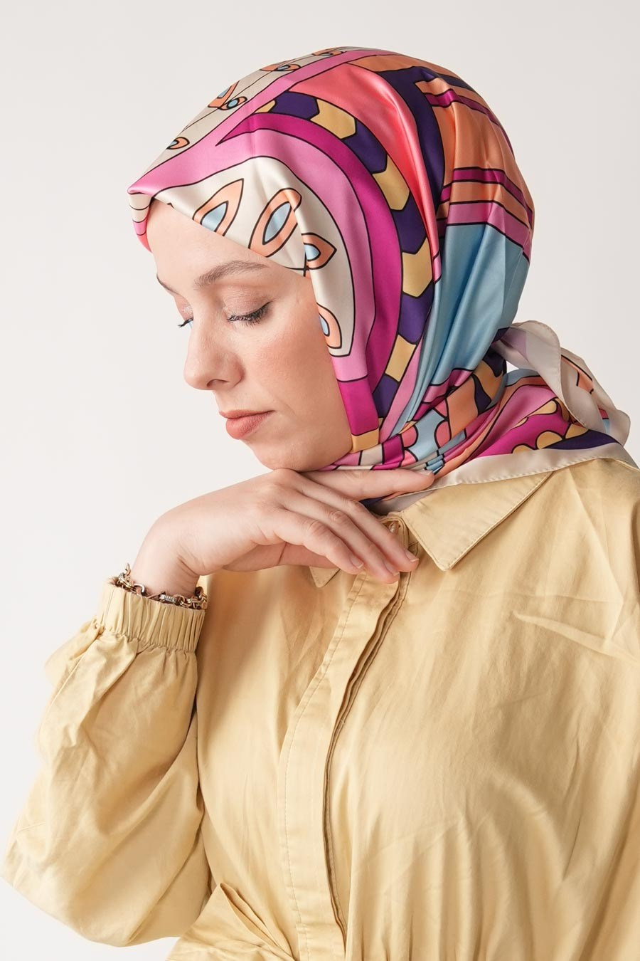 Latte Square Desen İpeksi Rayon Eşarp Pembe
