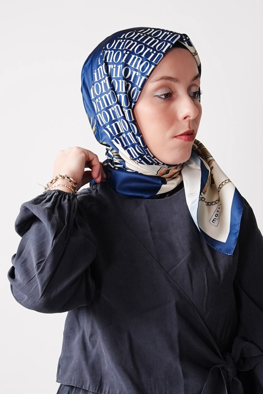 Mori Chain Desen İpeksi Rayon Eşarp Lacivert