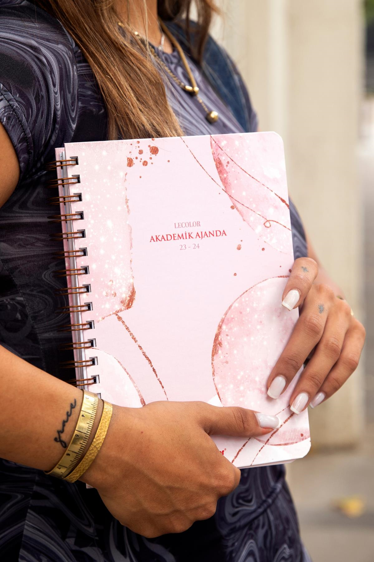 17 Aylık Akademik Ajanda 17x24 Spiralli 23/24 Stickerlı Rose Gold
