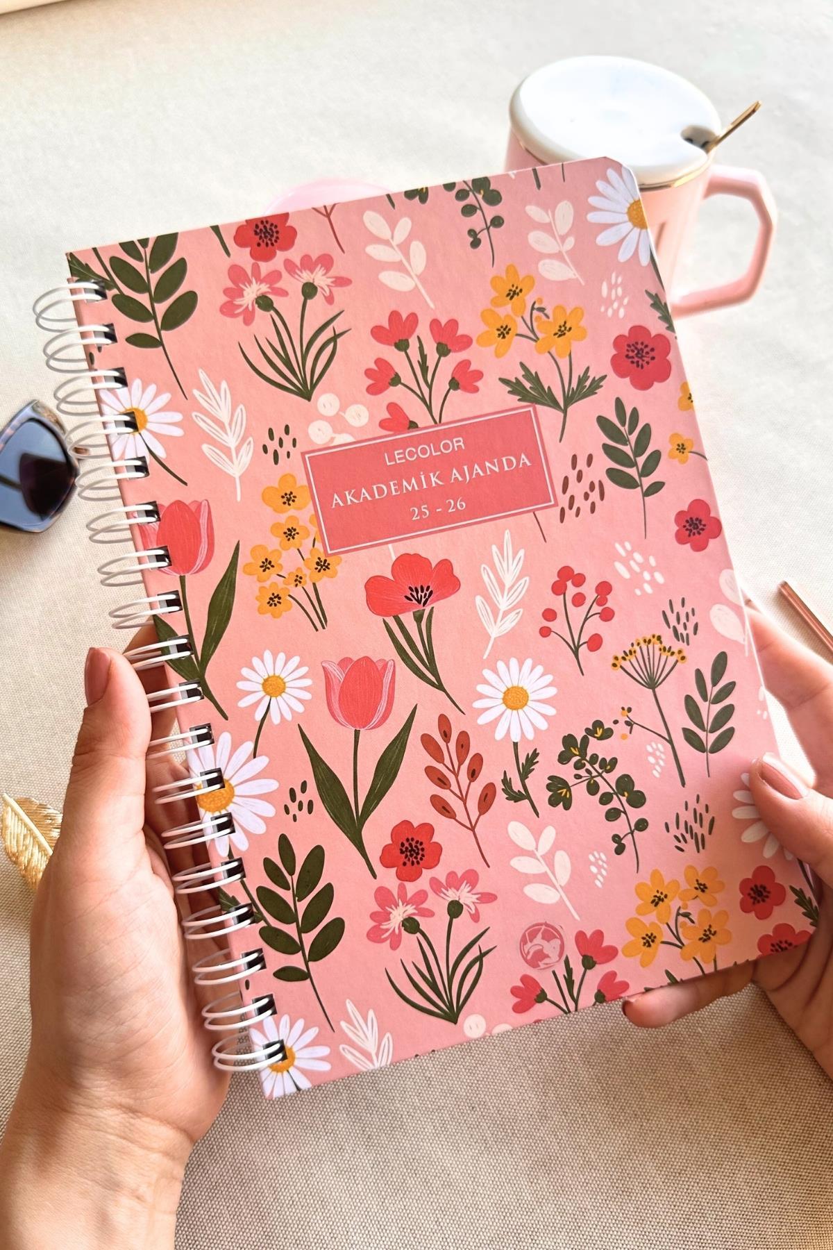 Akademik Ajanda Spring + Kareli A5 Defter + Sticker Book + Klips + Kalem Kutu + Kalem + Kitap Ayracı + Takvim