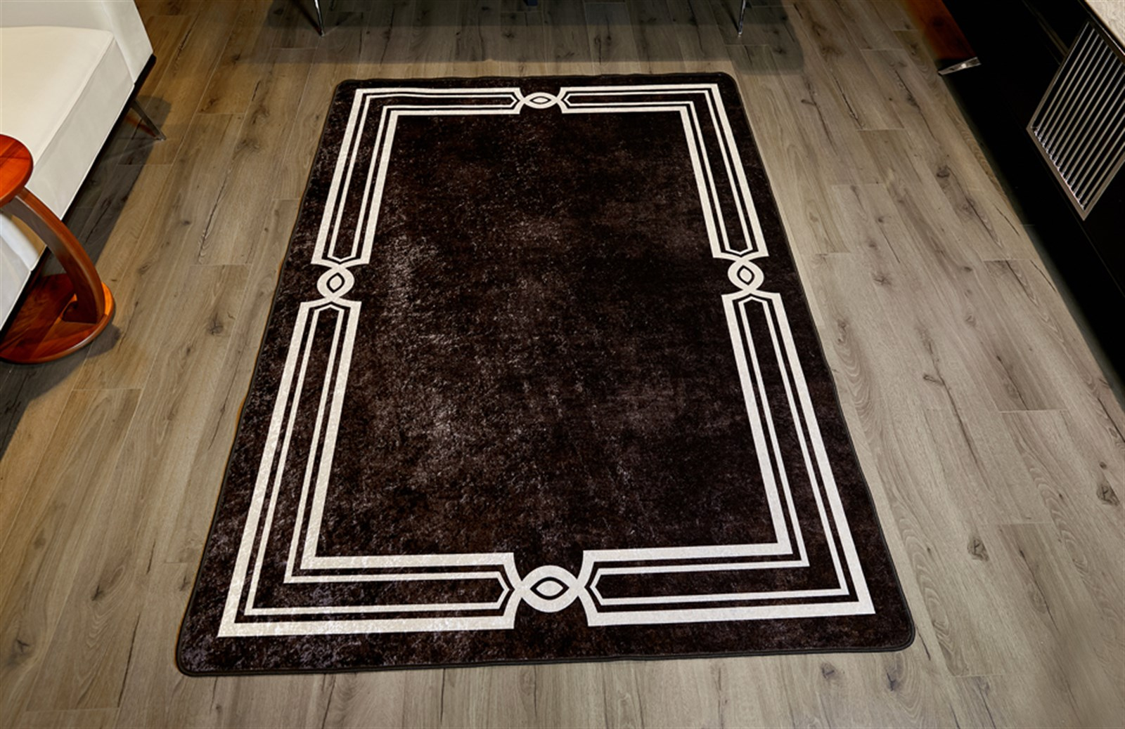 Siyah Beyaz Desenli Halı 160x230