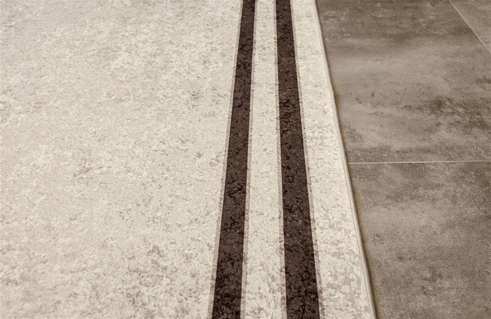 Siyah Çizgi Halı 190x300