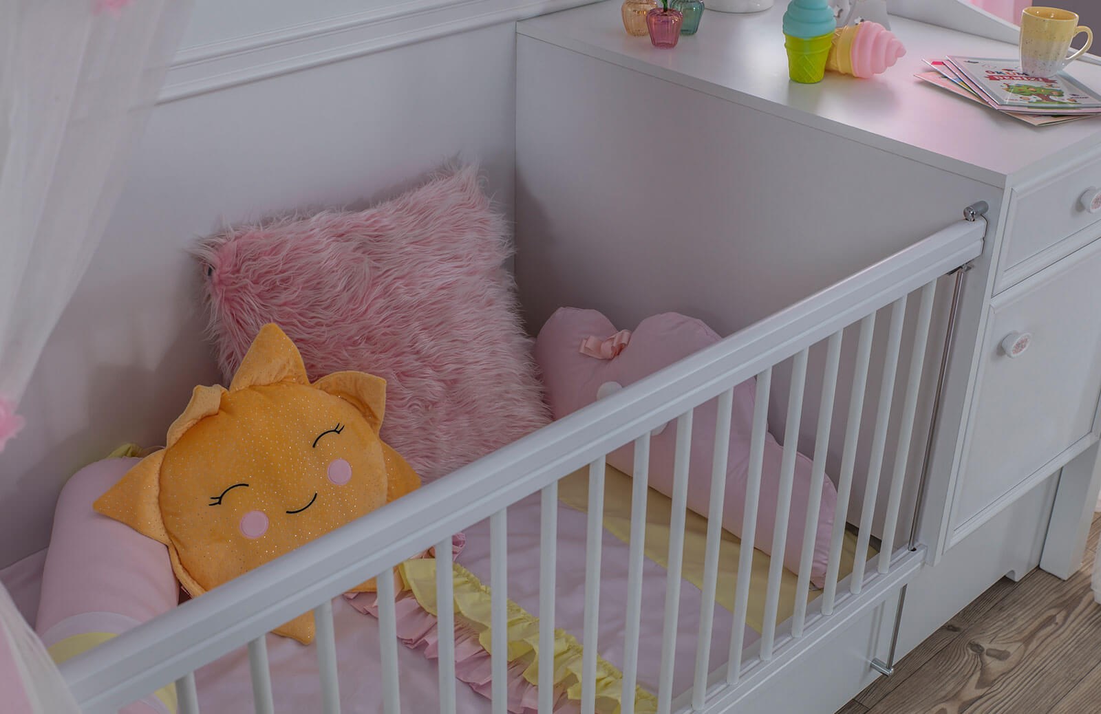 Sothida Büyüyen Bebe Karyola