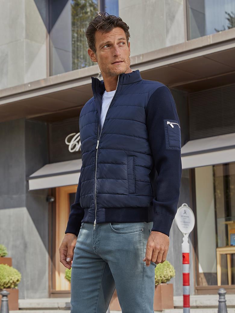 Пальто из шерстяного трикотажа темно-синего цвета стандартного кроя