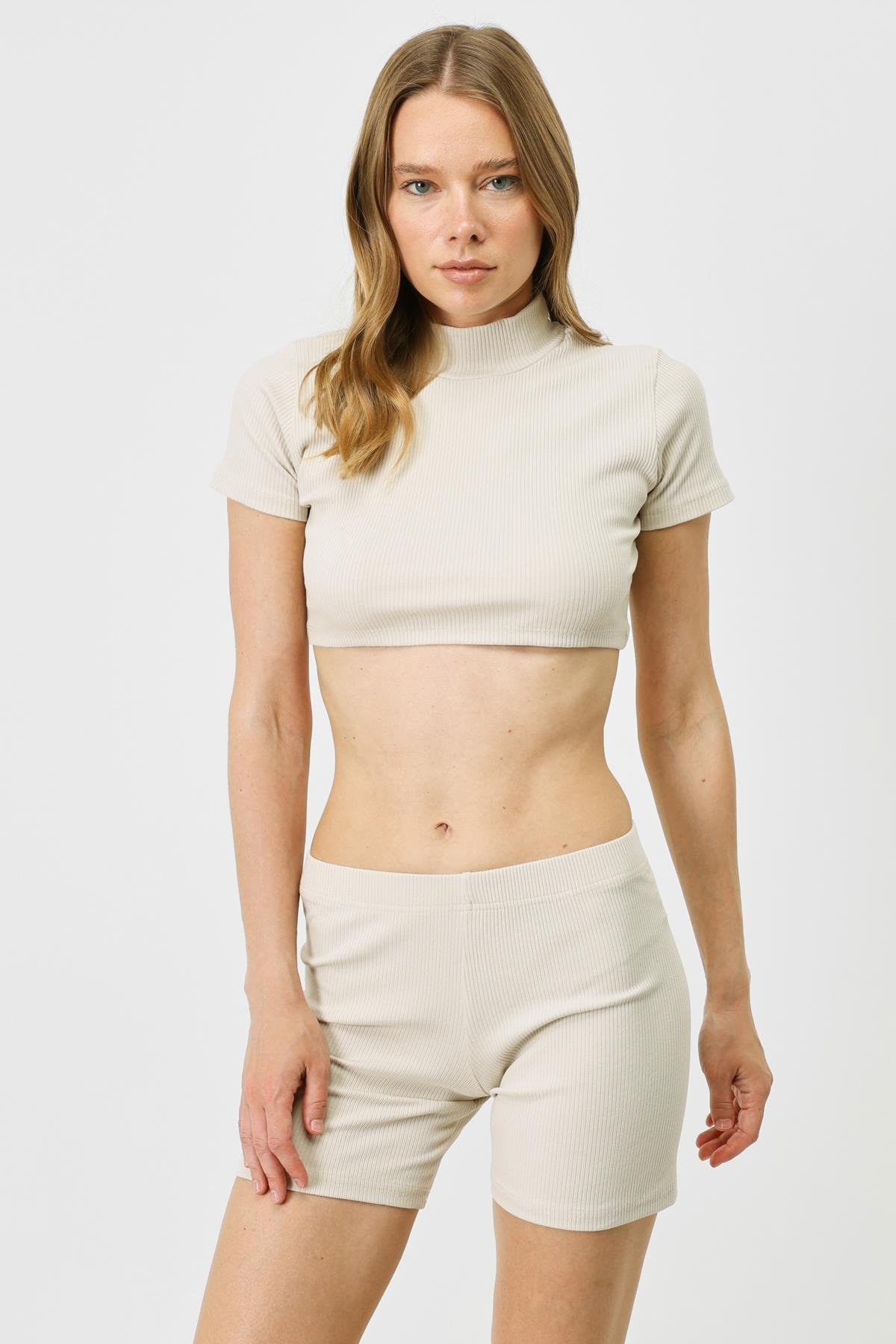 Kadın Kısa Kol Dik Yaka Crop Fitilli Bluz 922 Bej