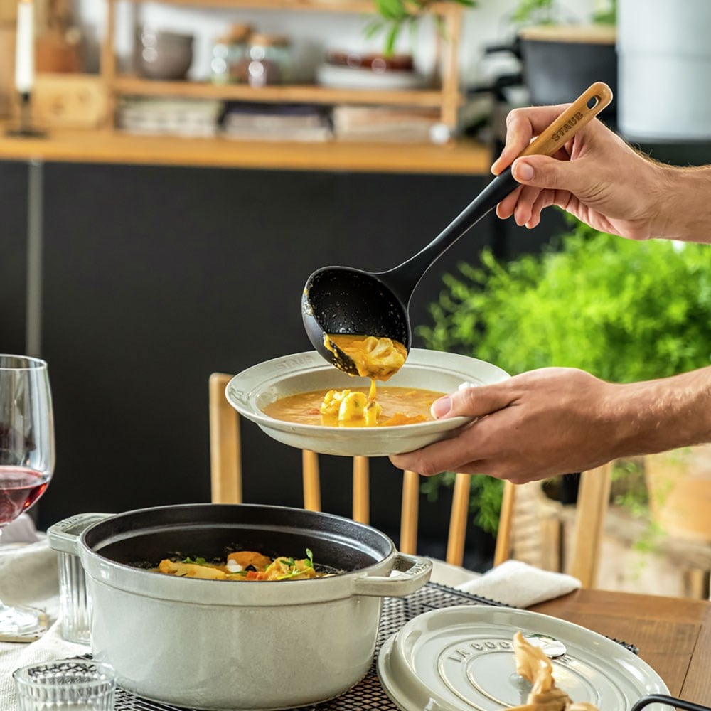 Staub Silikon Çorba Kepçesi 30 cm Siyah