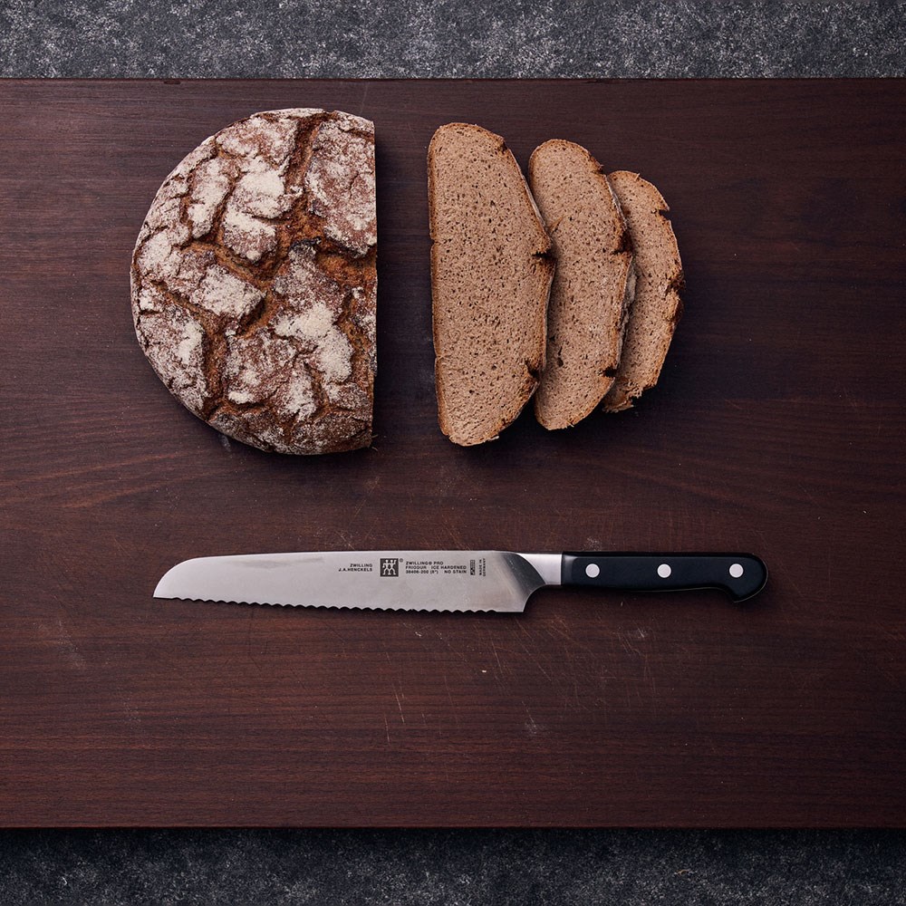 Zwilling Pro Ekmek Bıçağı Siyah 20 cm