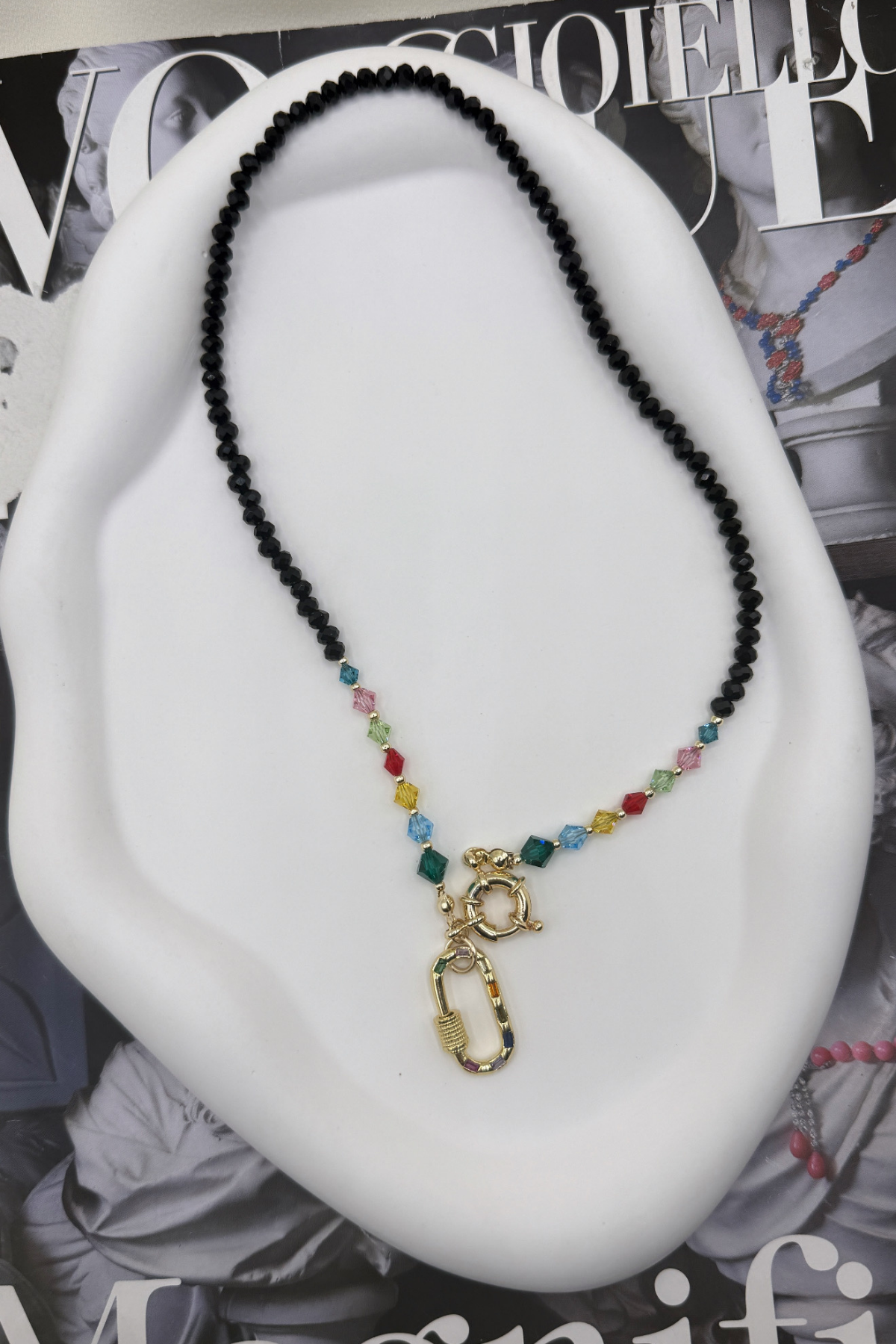 5D955217 - SWAROVSKİ KRİSTALLİ RENKLİ ZİRKON TAŞLI KİLİT DETAYLI KOLYE