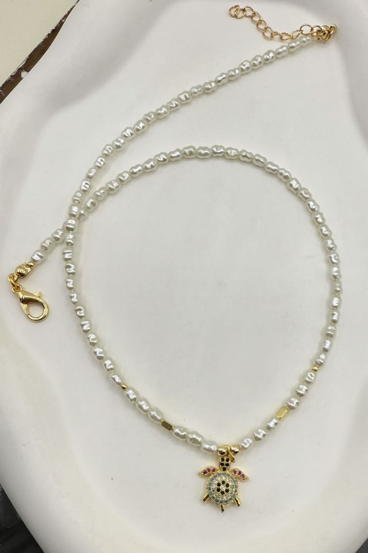 8DCCE8EF- ZİRKON TAŞLI KAĞLUMBAĞA DETAYLI İNCİLİ KOLYE