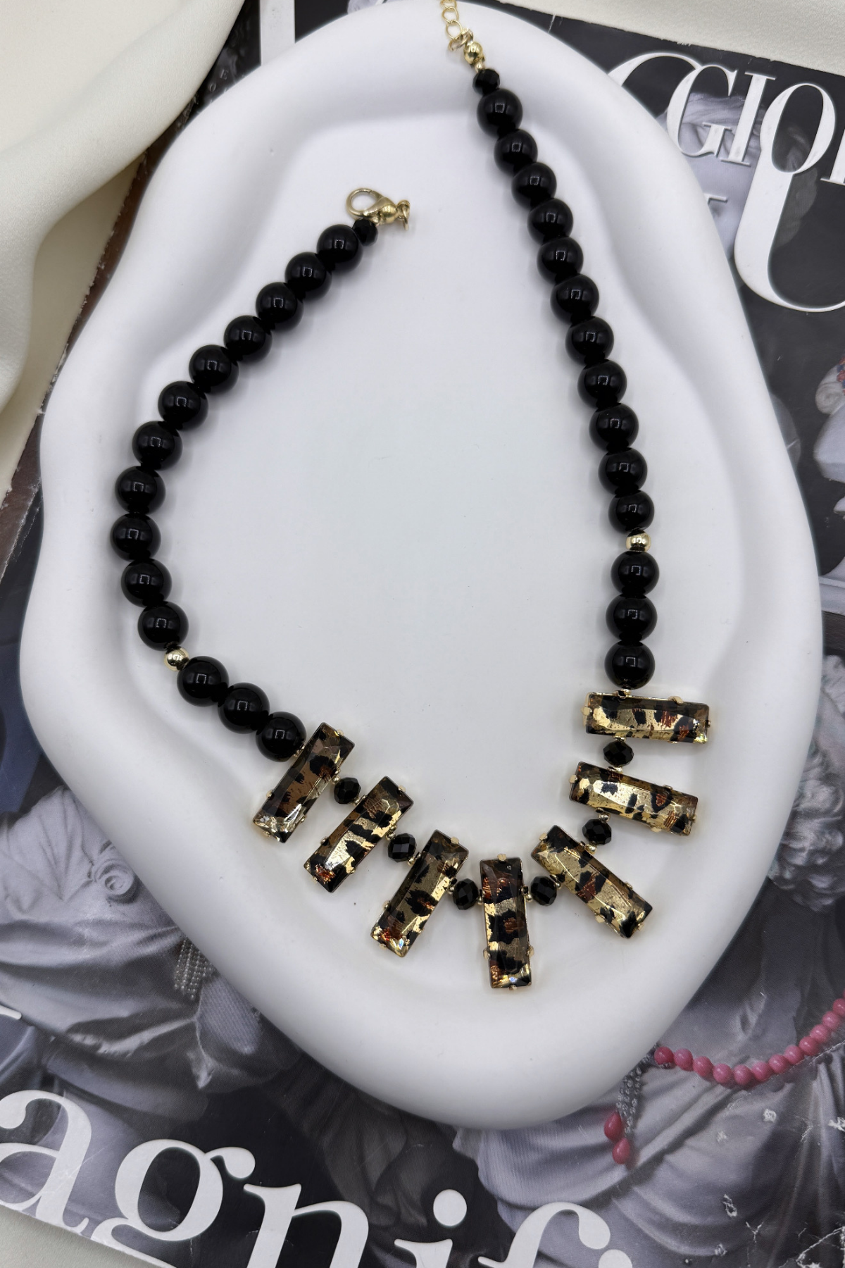 B039A14C- LEOPAR DETAYLI TASARIM KOLYE