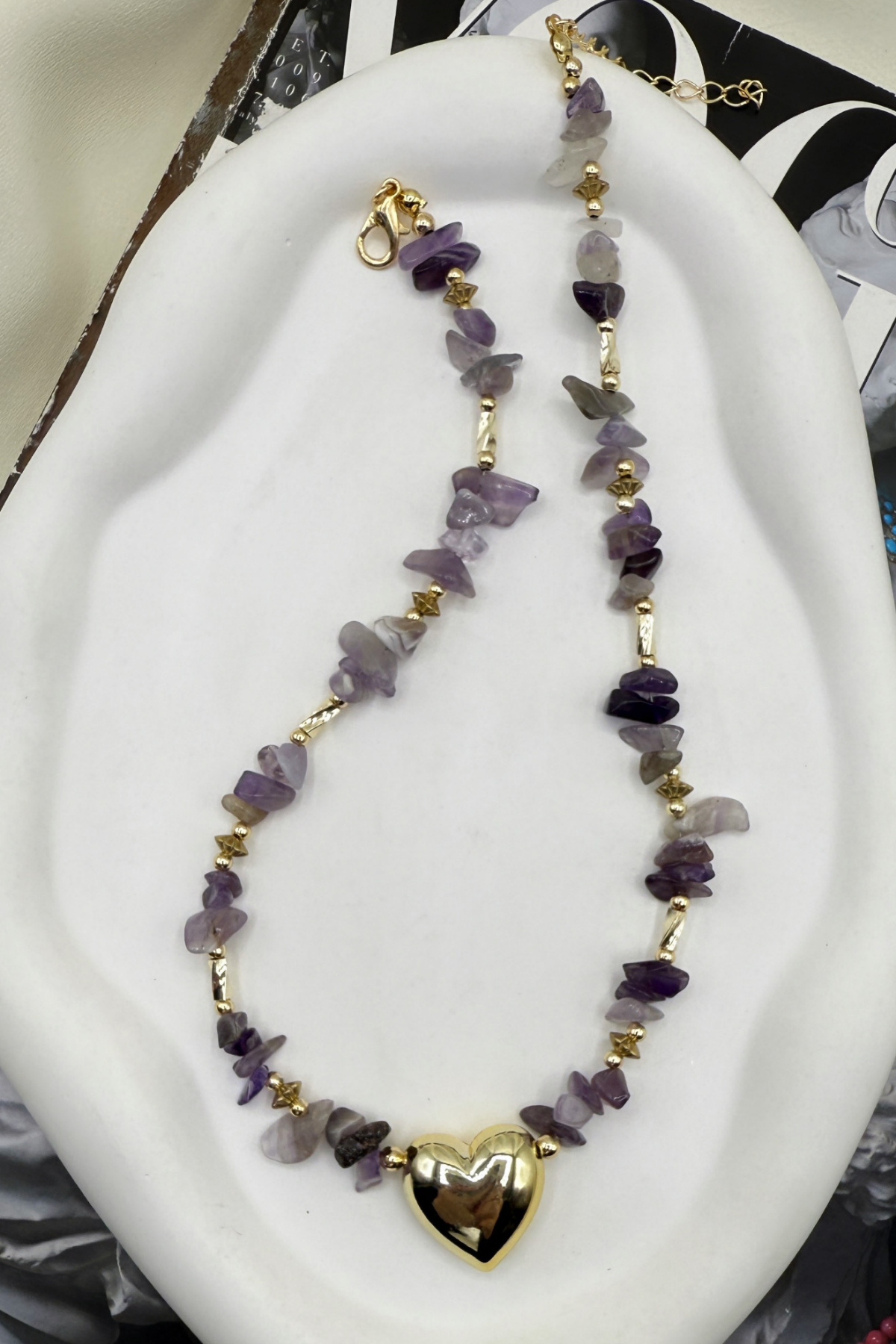 C946FB0D-DOĞAL BONCUKLU KALP DETAYLI TASARIM KOLYE