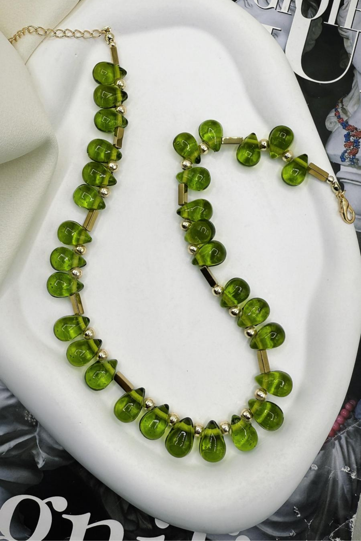 D07C0860- YEŞİL DAMLA CAM BONCUK DETAYLI  KOLYE