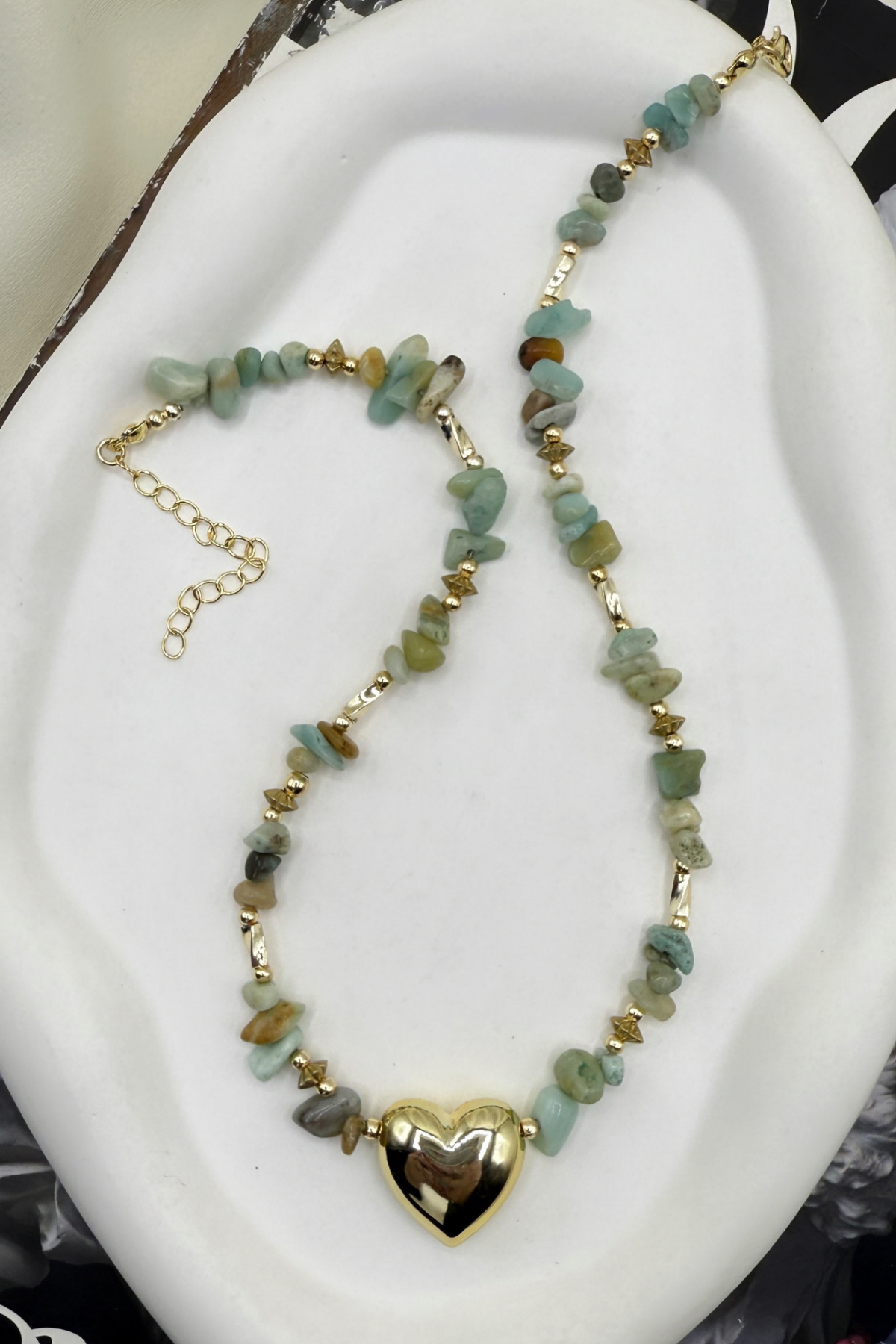 F53BDB50-DOĞAL BONCUKLU KALP DETAYLI TASARIM KOLYE