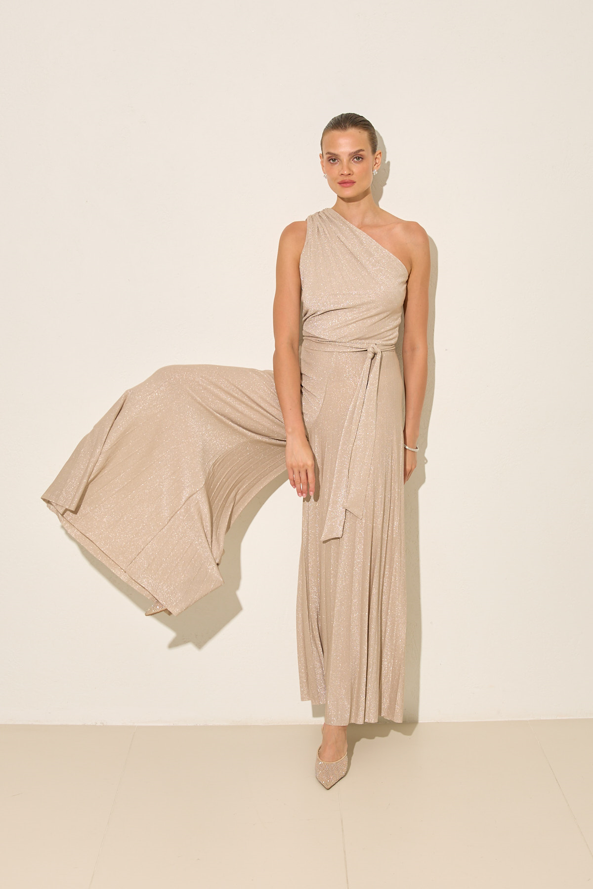 Bej Tek Omuz Detaylı Bluz Rahat Kesim Bel Detaylı Pantolon Takım