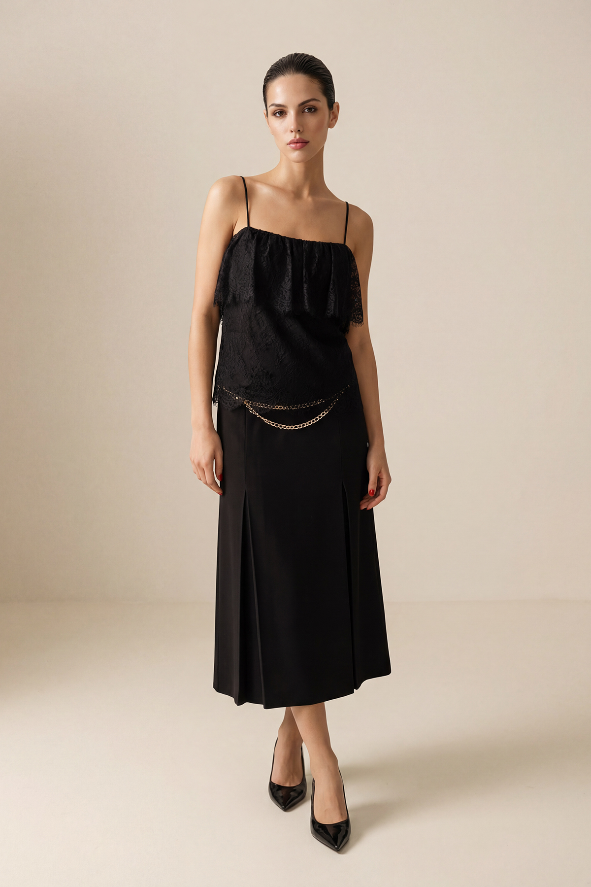 Siyah Dantel Detaylı Askılı Bluz