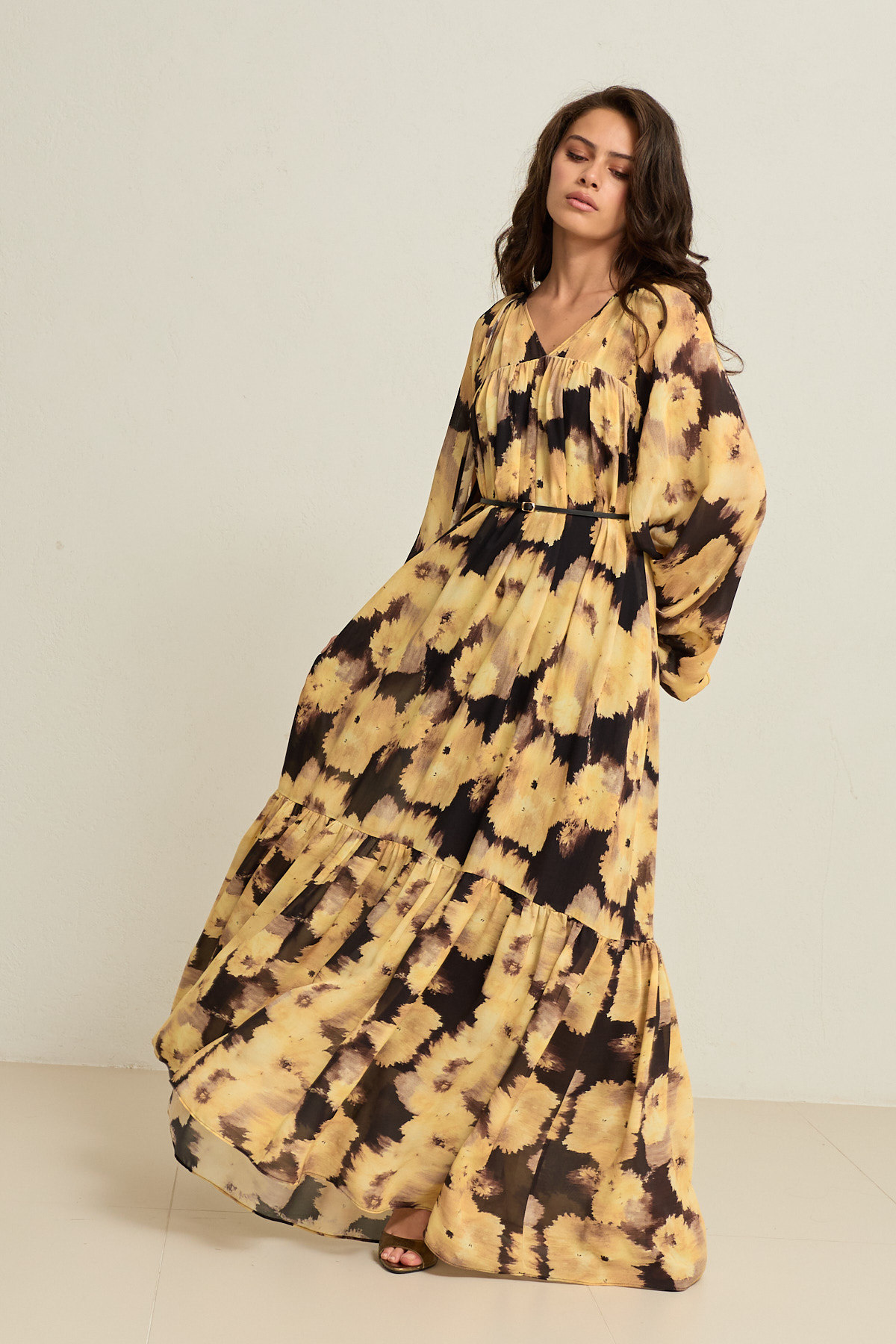 Siyah-Sarı V Yaka Uzun Kol Pilise Detaylı Rahat Kesim Uzun Elbise