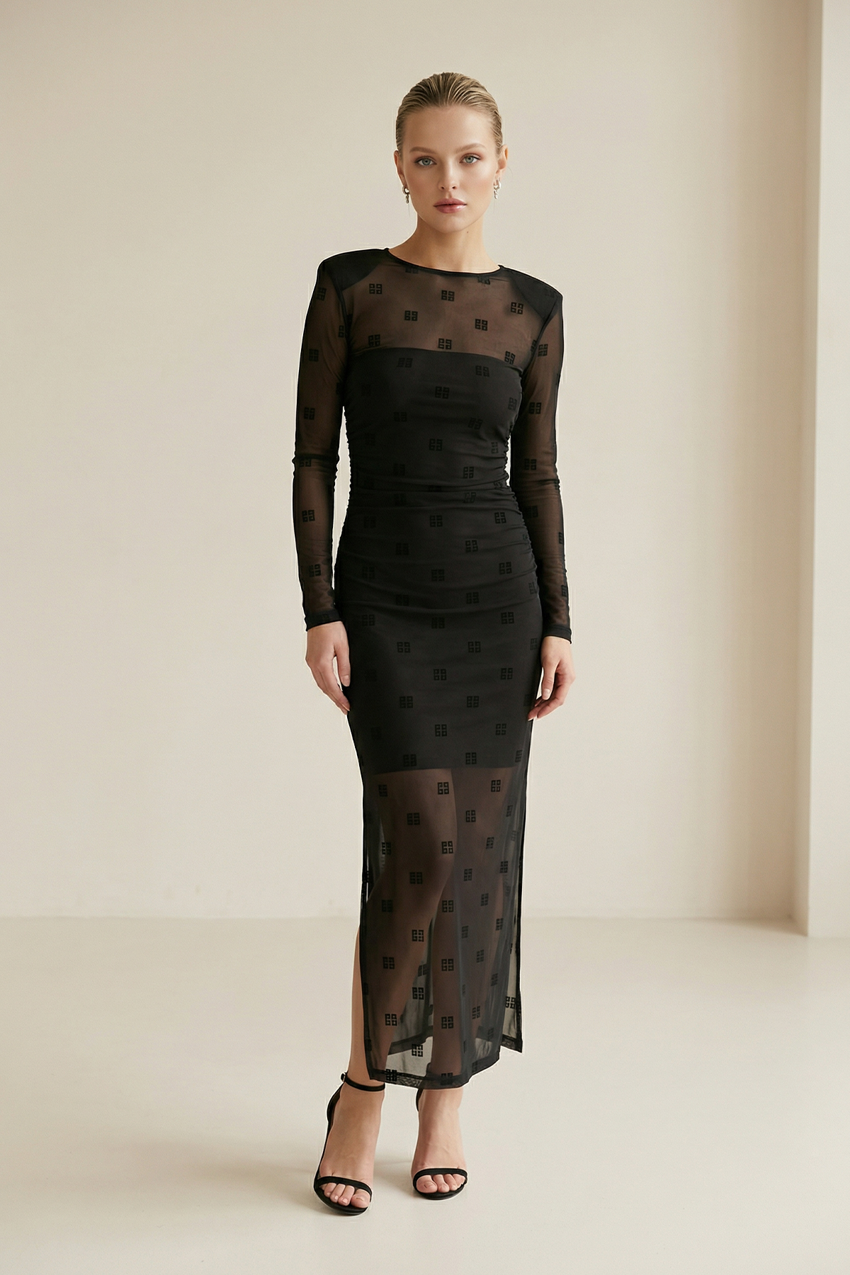 Siyah Transparan Dantel Ve İç Astar Detaylı Midi Boy Elbise