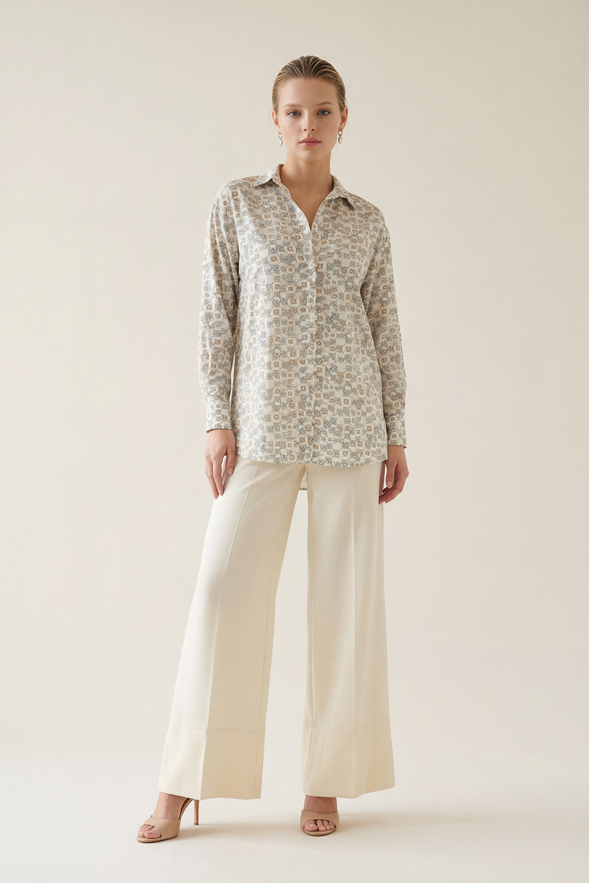 Ekru-Gri Desenli Rahat Kesim Uzun Kollu Gömlek