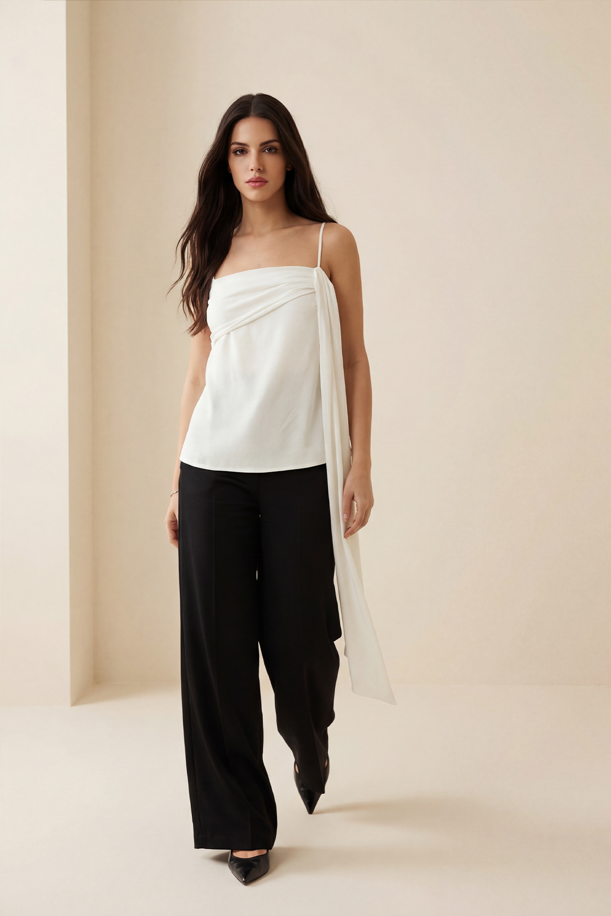 Krem Tül Yaka Detaylı İnce Askılı Bluz