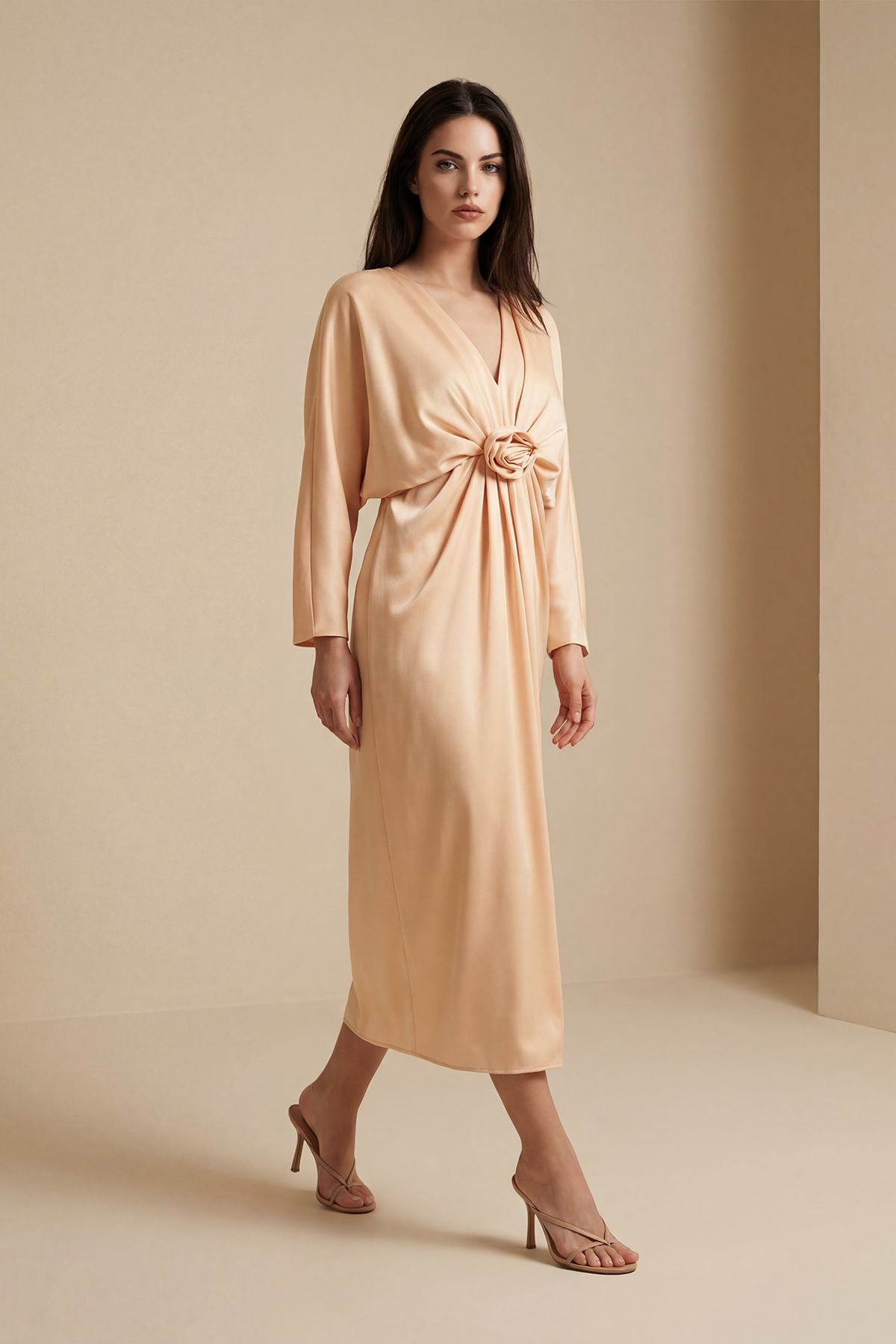 Somon Derin Dekolte Ve Gül Detaylı Uzun Boy Elbise