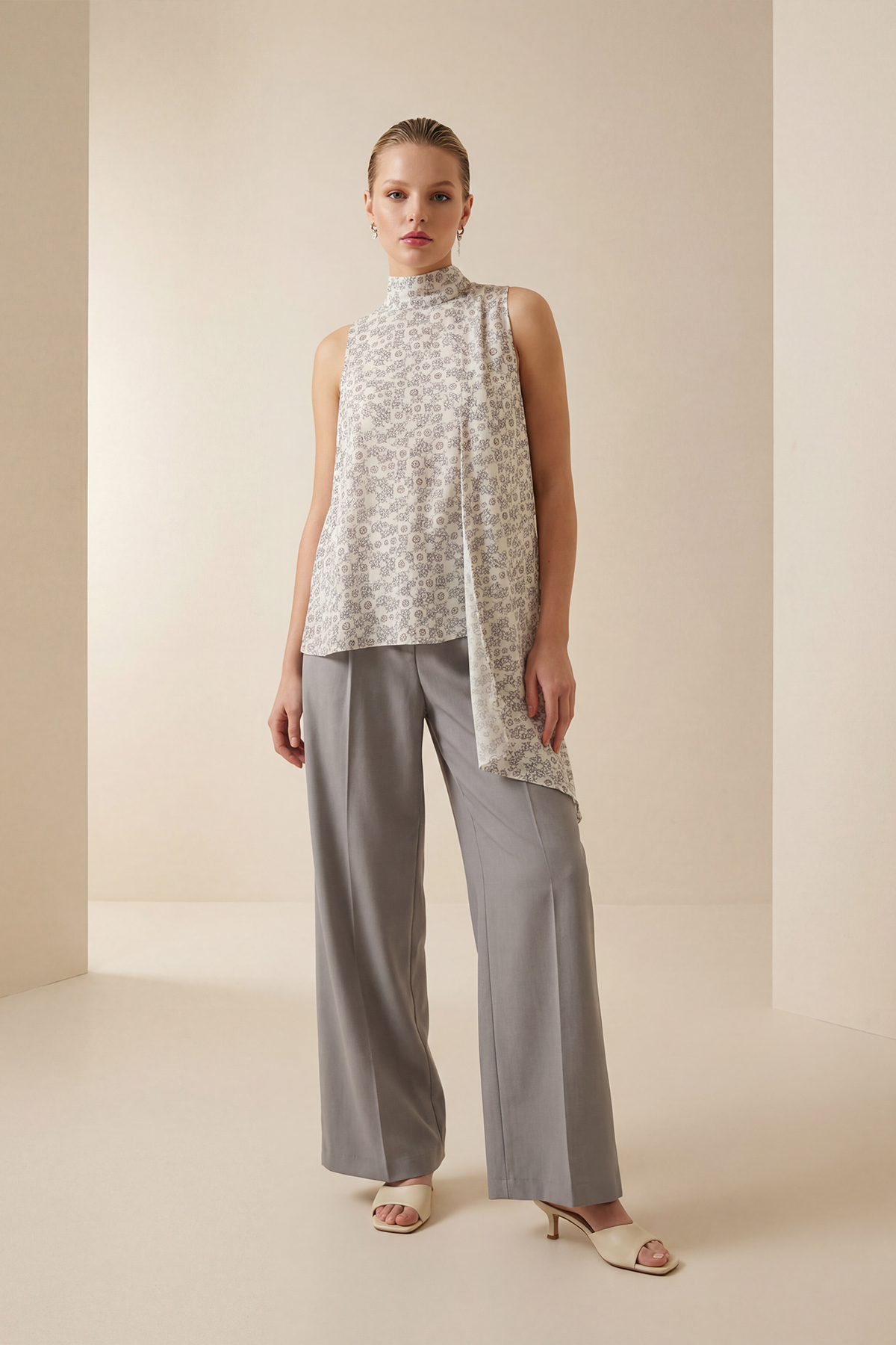 Ekru-Gri Bağlama Detaylı, Desenli Kolsuz Rahat Kesim Bluz