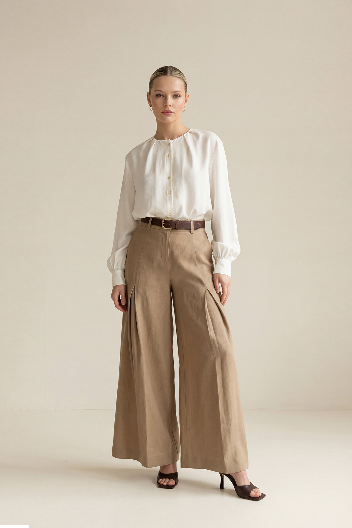 Bej Pile Detaylı Rahat Kesim Kemerli Pantolon