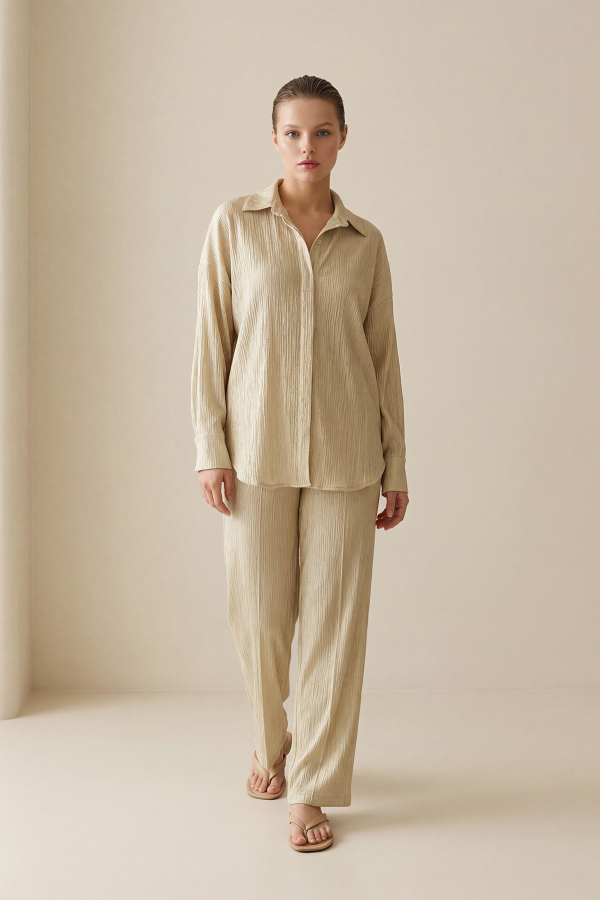 Bej Kumaş Detaylı Rahat Kesim Uzun Kollu Gömlek