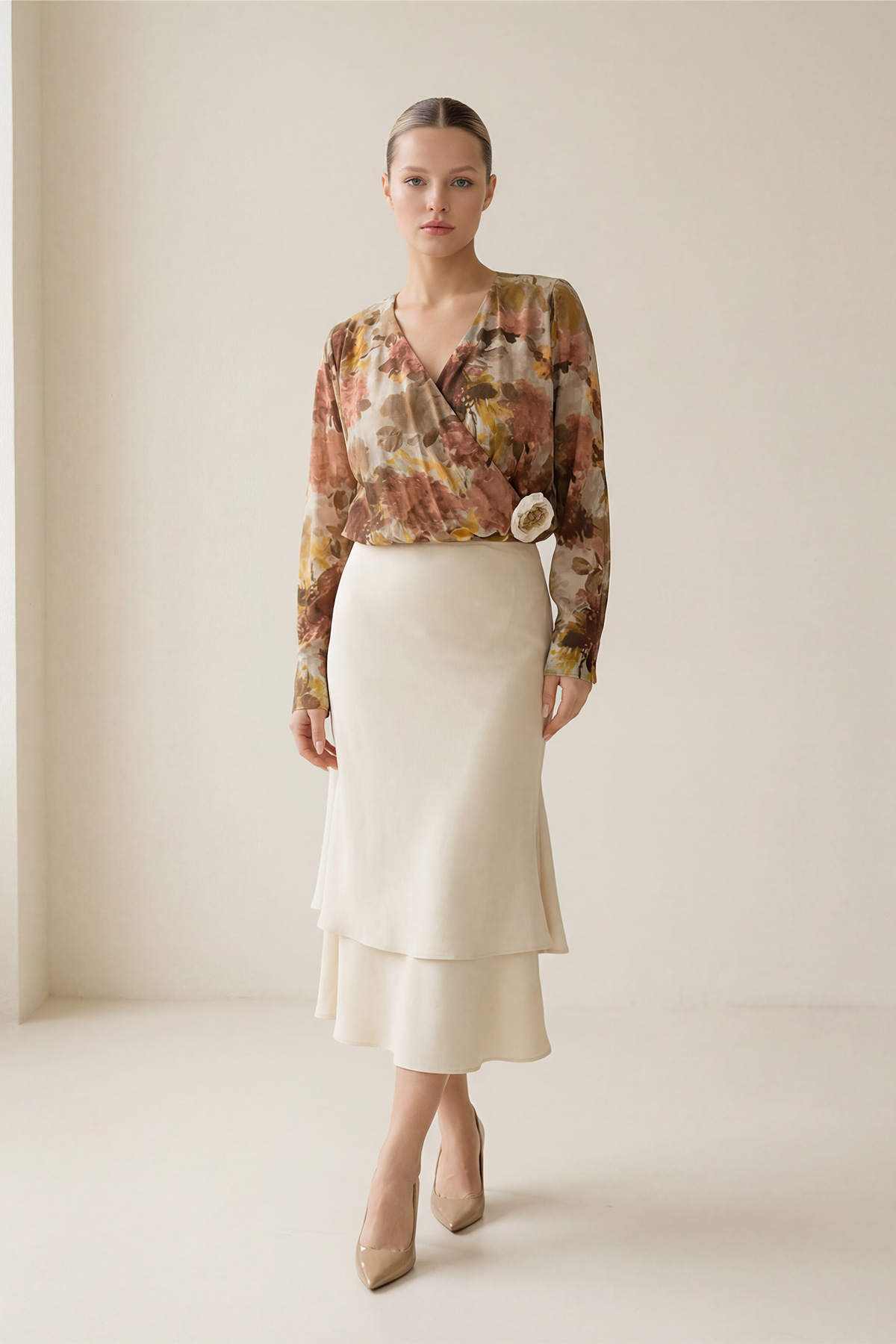 Krem Astarlı Katmanlı Midi Etek