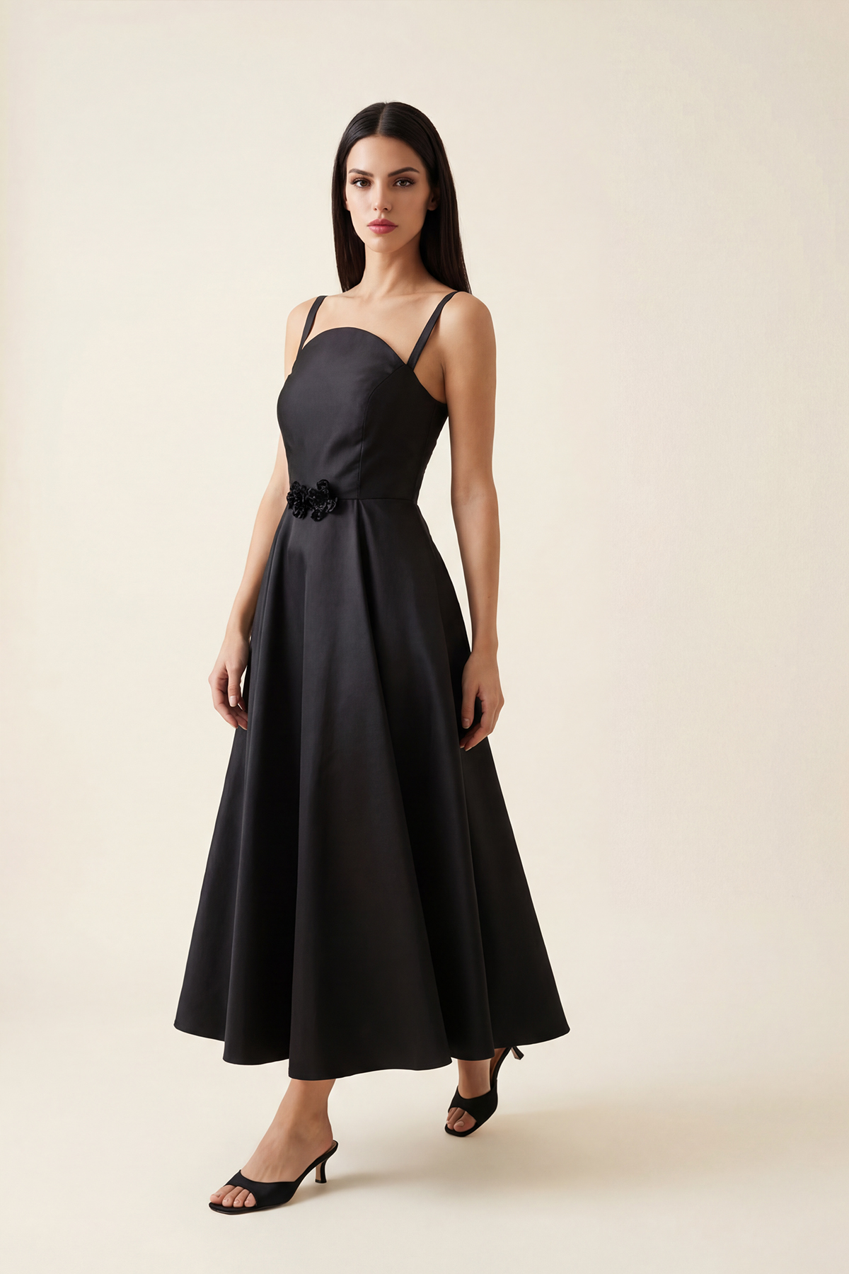 Siyah Askılı Yaka Ve Bel Detaylı Rahat Kesim Midi Elbise