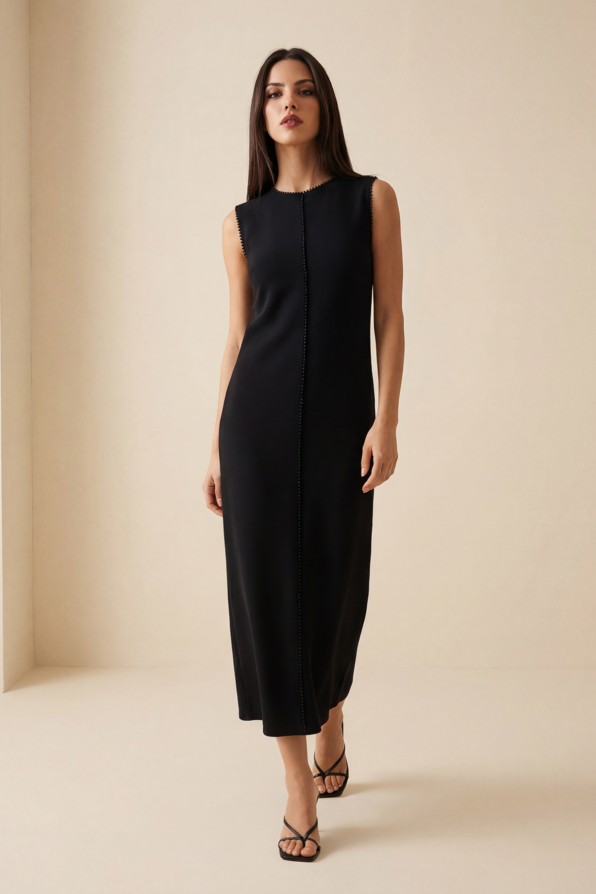 Siyah Bisiklet Yaka Kolsuz Taş Detaylı Midi Boy Elbise