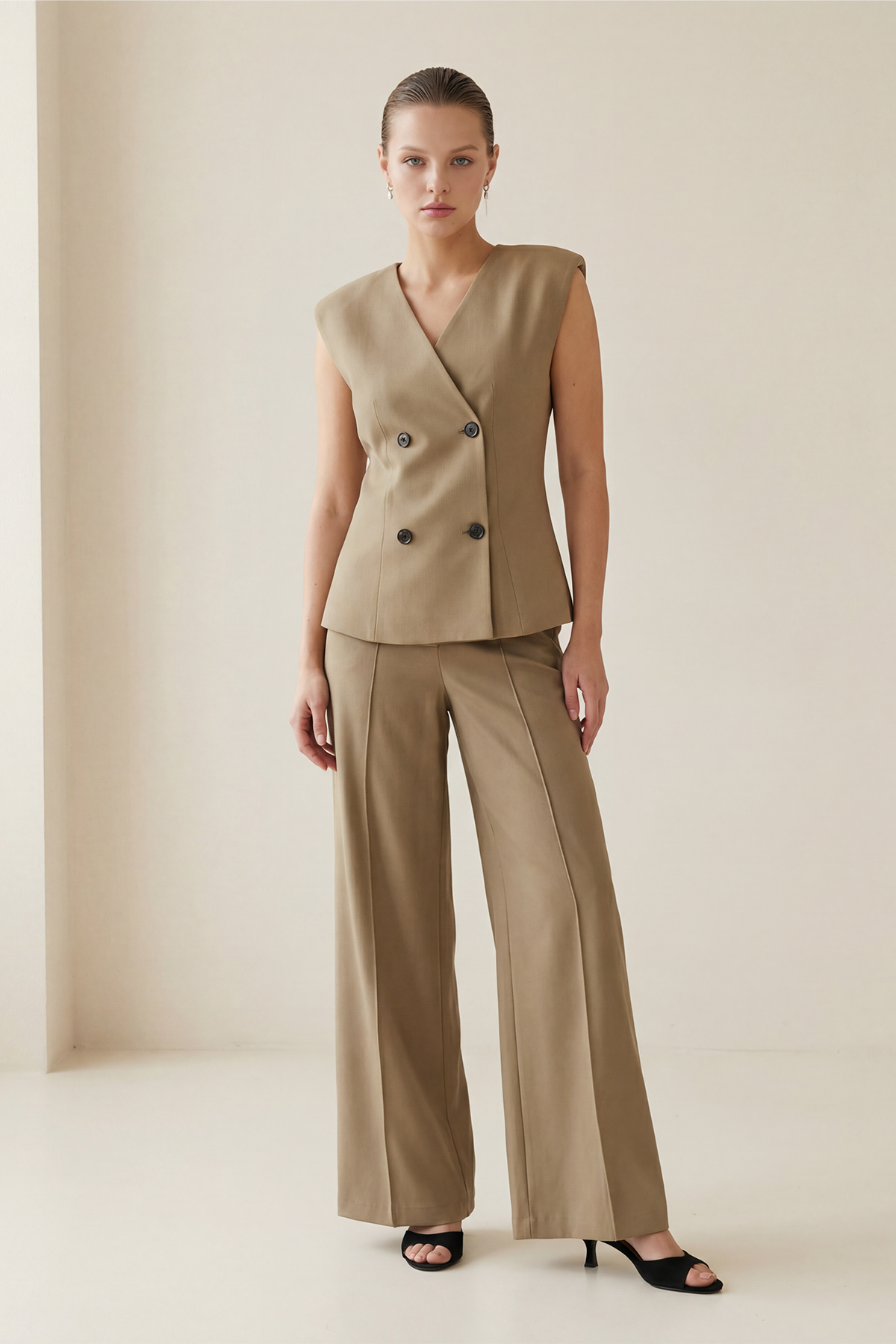 Vizon Kruvaze Kapama Düğme Detaylı Yelek Cep Detaylı Rahat Kesim Pantolon