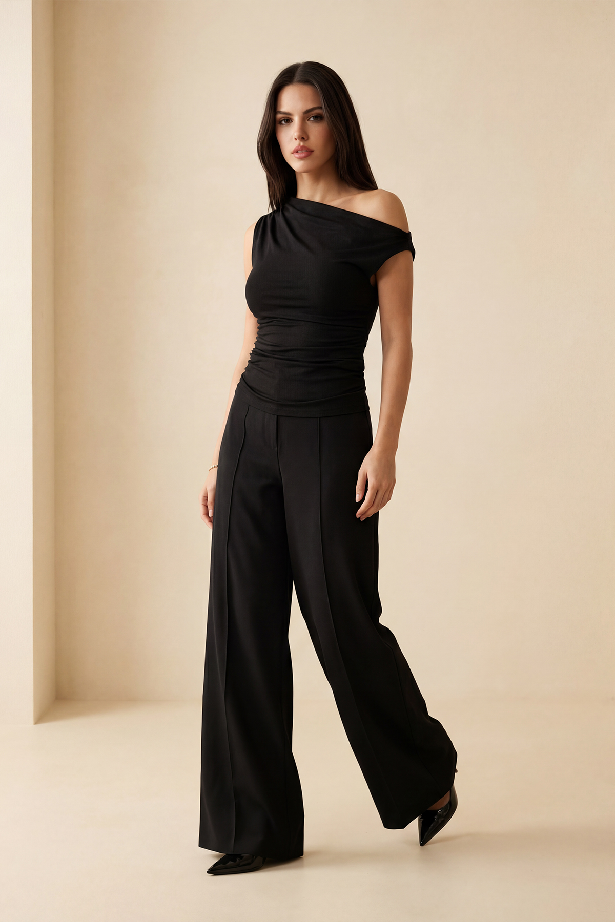 Siyah Drape Ve Omuz Detaylı Tam Kalıp Bluz