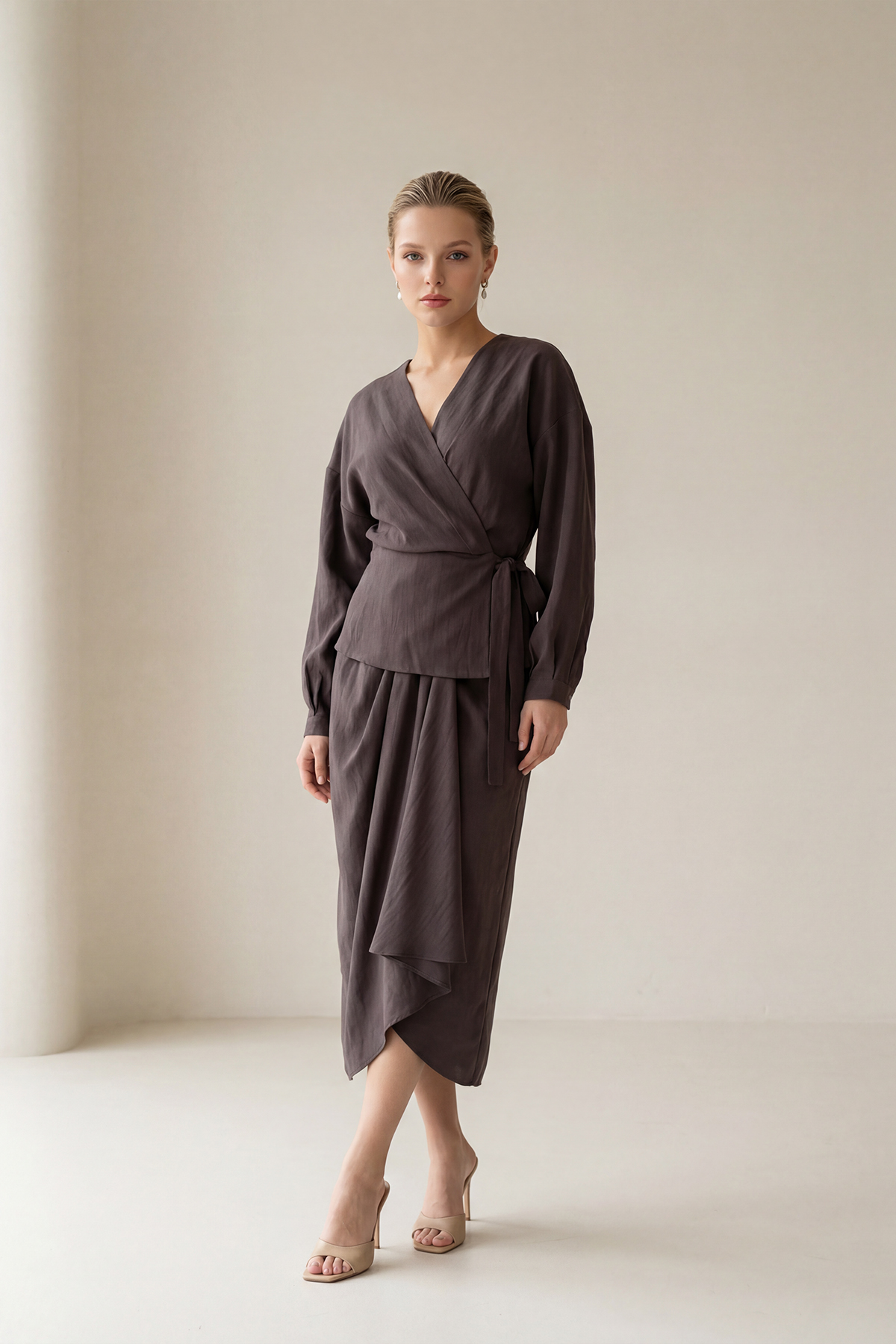 Kahve Kruvaze Yaka Bağlama Detaylı Uzun Kollu Bluz