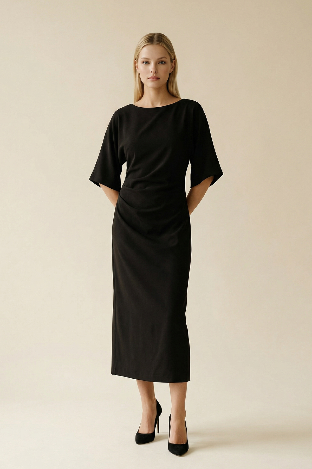 Siyah Kol Ve Yaka Detaylı Tam Kalıp Midi Boy Elbise