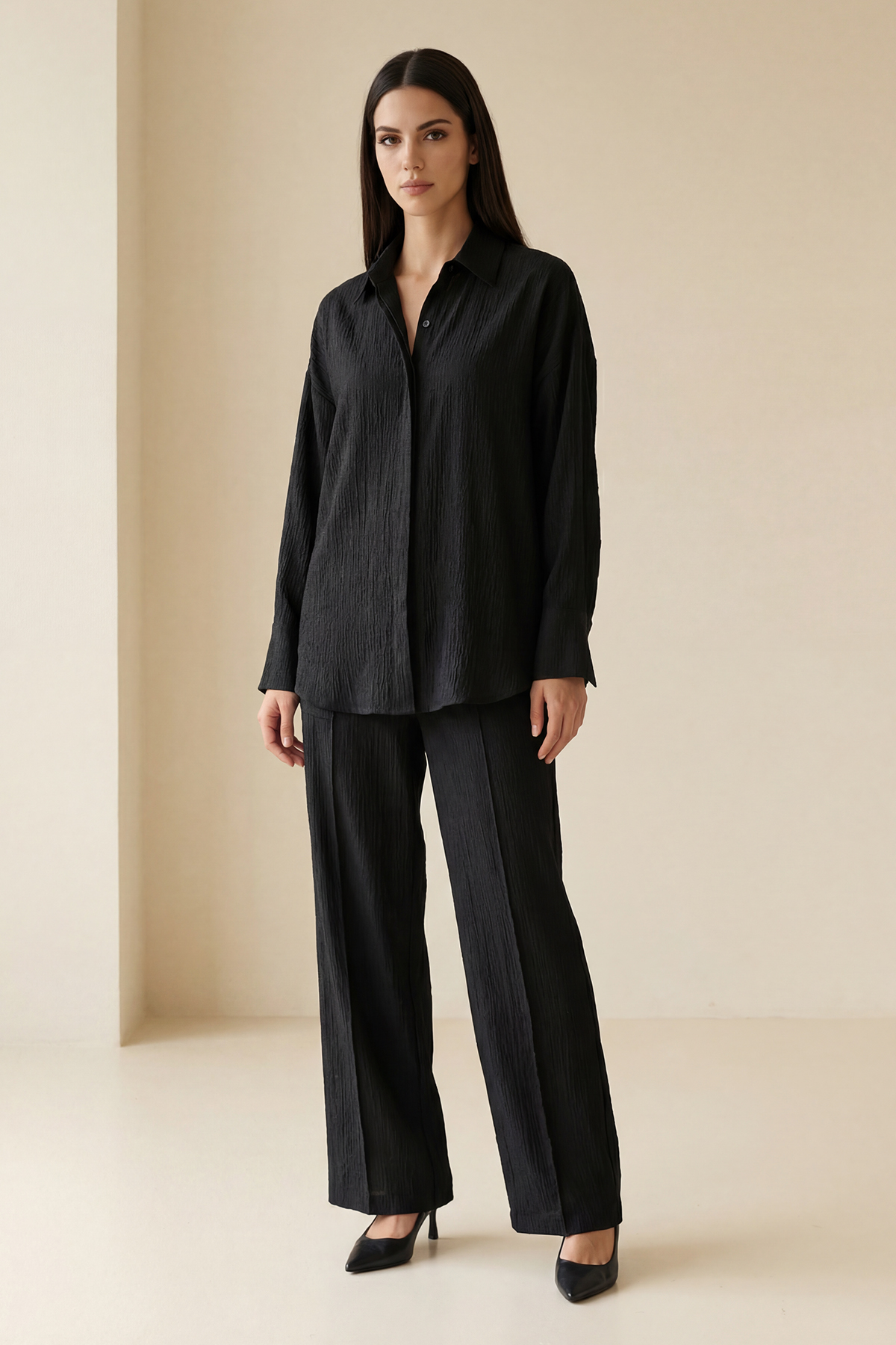 Siyah Kumaş Detaylı Rahat Kesim Uzun Kollu Gömlek