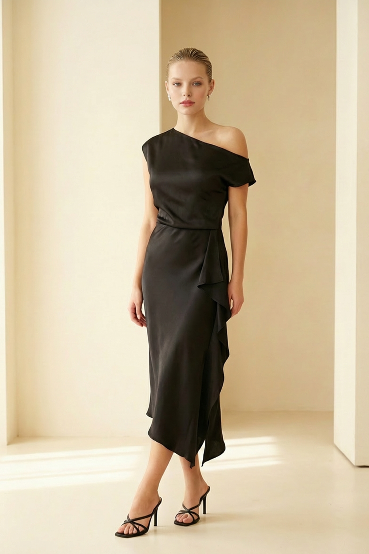 Siyah Yaka Ve Etek Detaylı Belden Oturtmalı Midi Boy Elbise