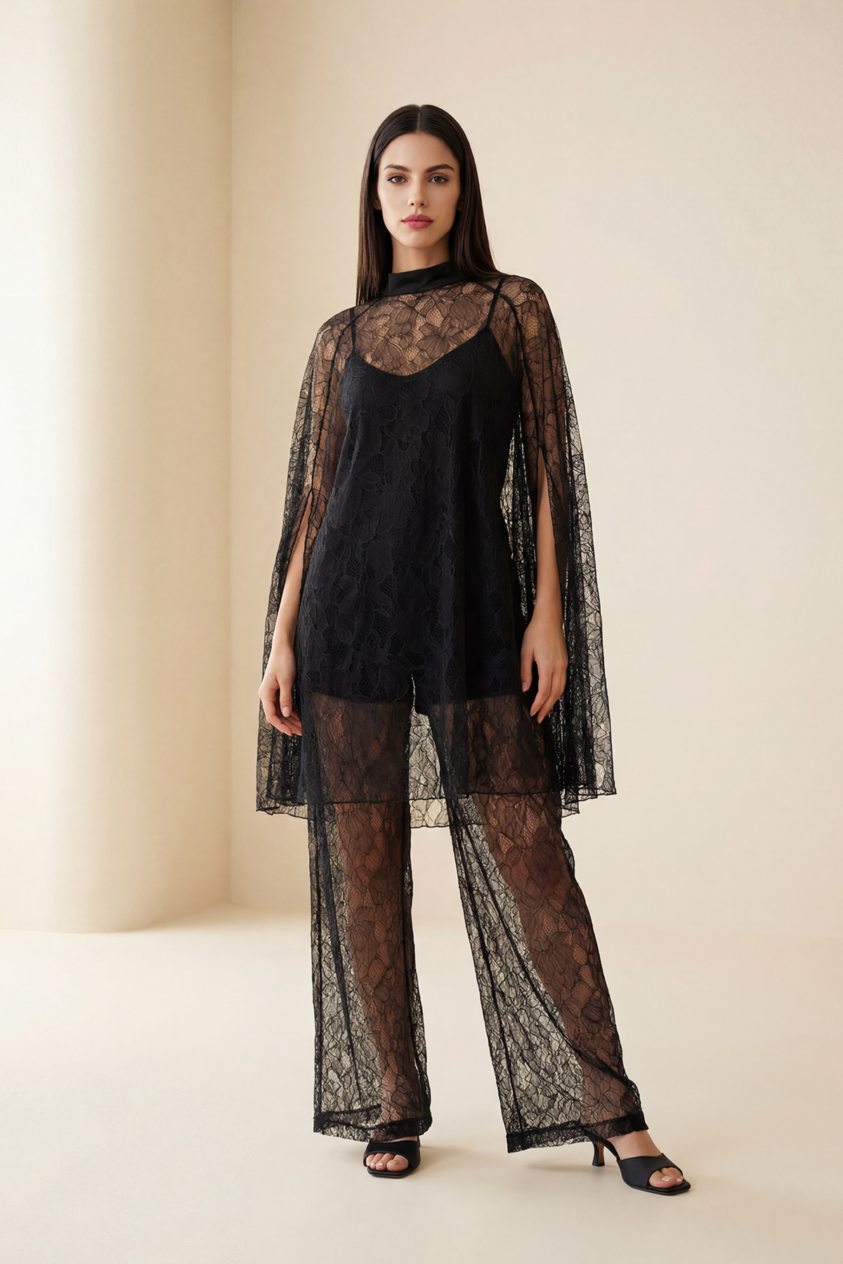 Siyah Transparan Kol Detaylı Balıkçı Yaka Rahat Kesim Dantel Bluz