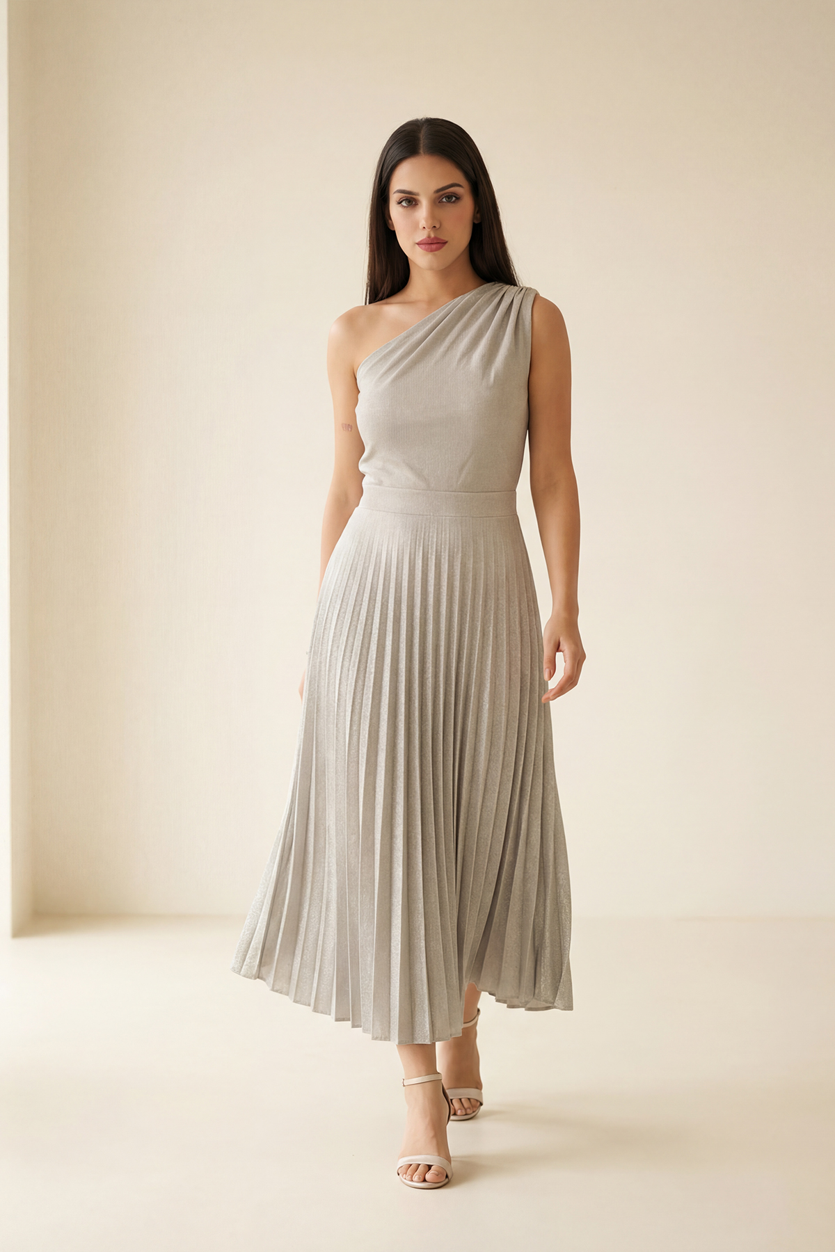 Bej Tek Omuz Detaylı, Belden Oturtmalı Piliseli Rahat Kesim Midi Boy Elbise