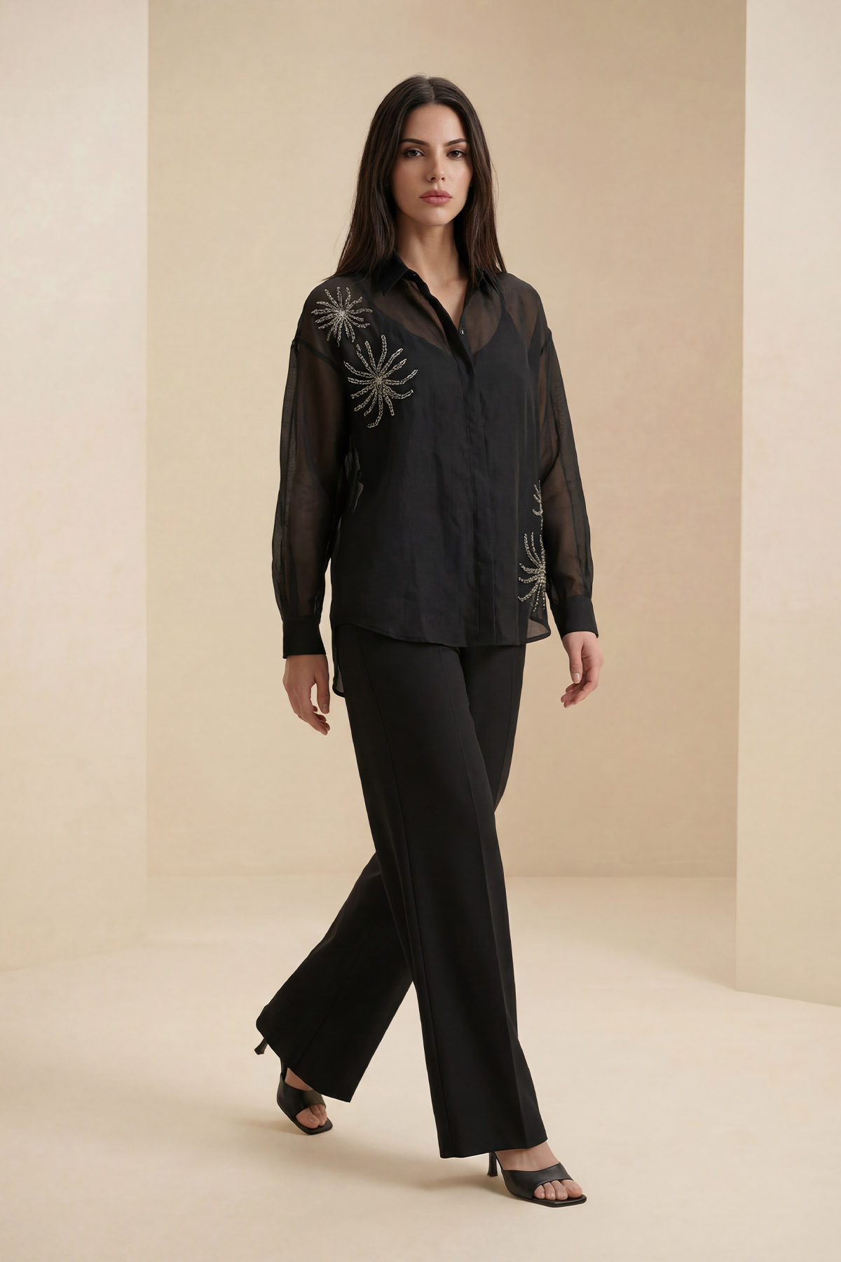 Siyah Transparan Taş Ve İç Atlet Detaylı Uzun Kollu Gömlek