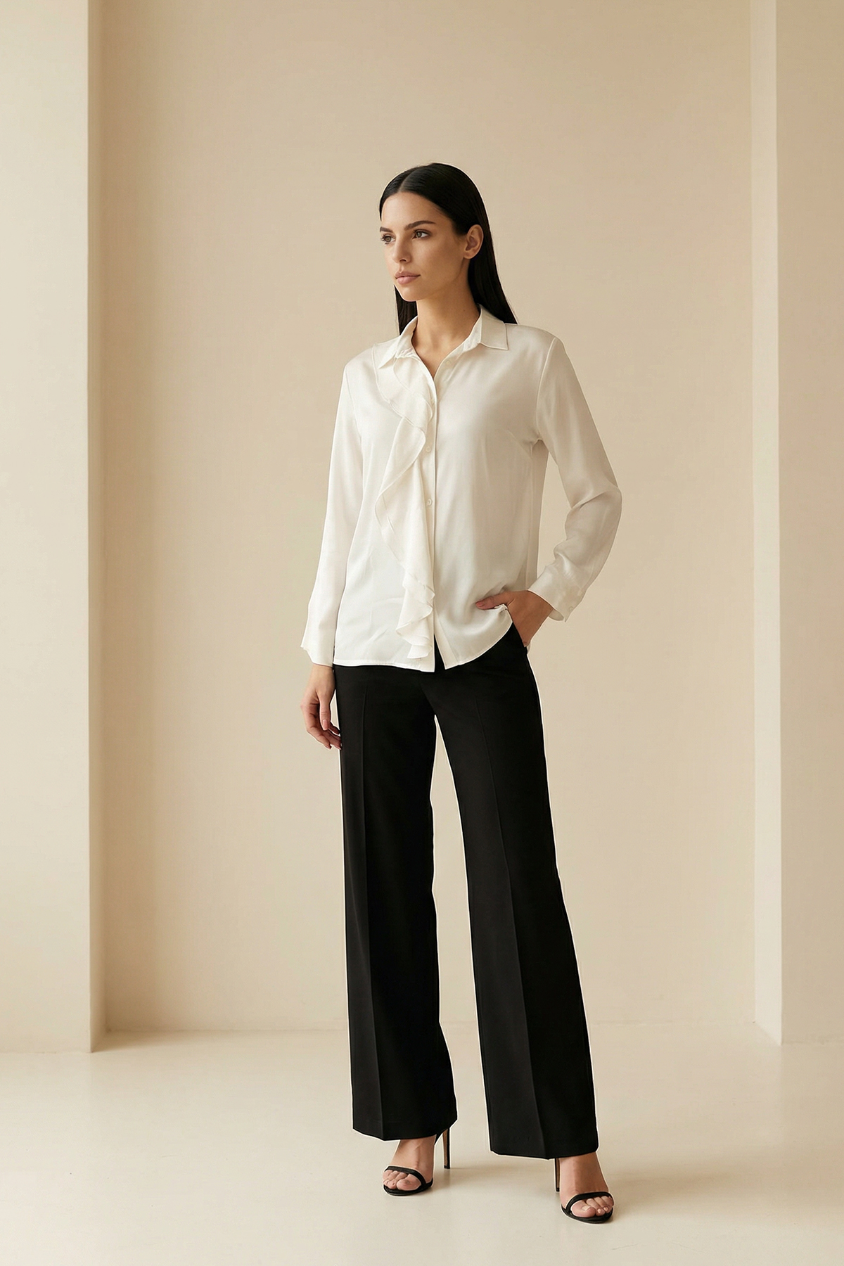 Krem Omuzdan Asimetrik Kumaş Detaylı Uzun Kollu Rahat Kesim Gömlek