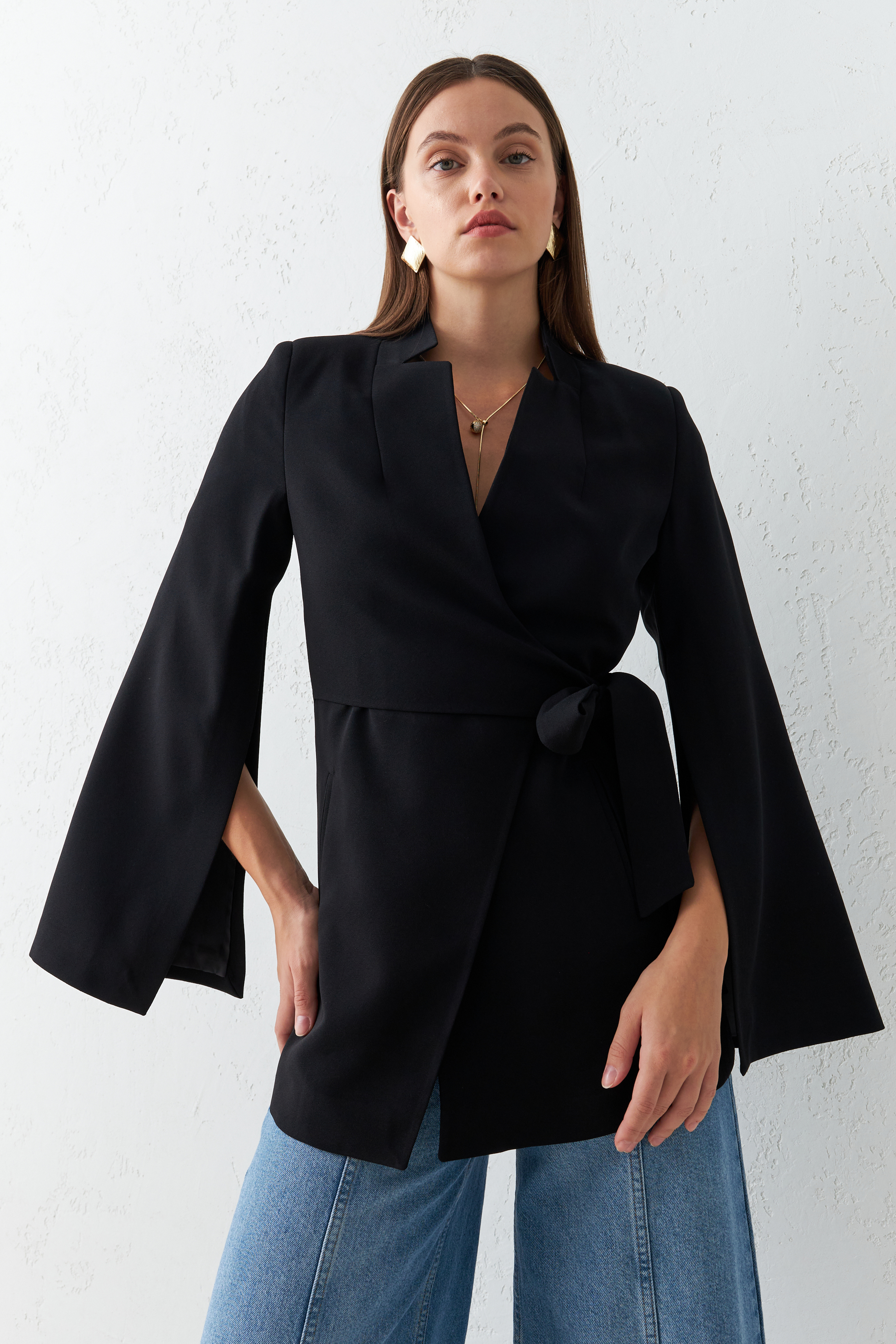 Siyah Dar Kalıp Kol Detaylı Belde Bağlama Detaylı Ceket