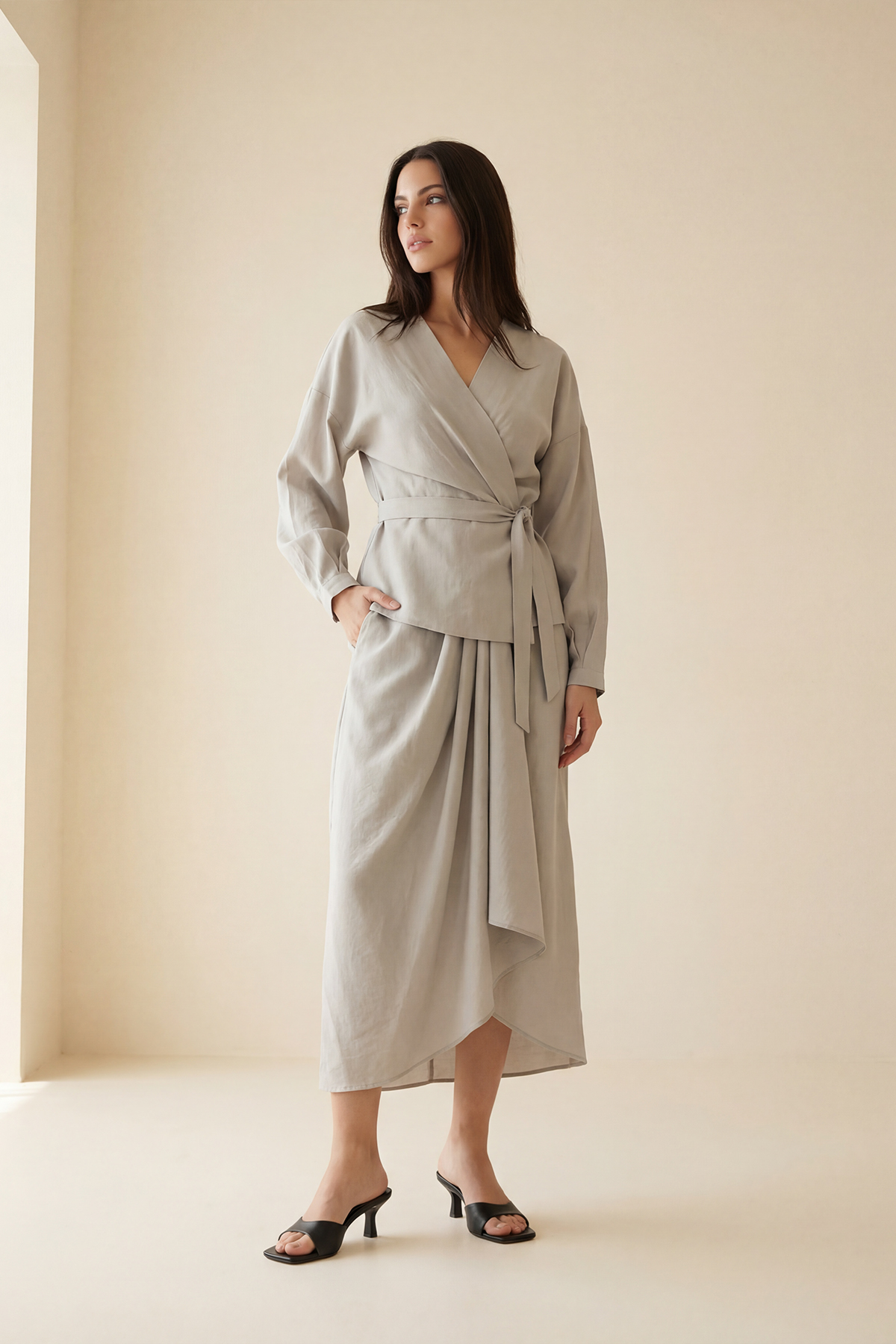 Krem Kruvaze Yaka Bağlama Detaylı Uzun Kollu Bluz